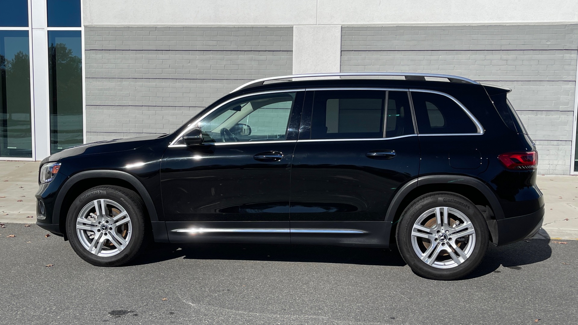 Used 2020 Mercedes-Benz GLB 250 PREMIUM 2.0L / 8-SPD AUTO / BLIND SPOT / 10.25-IN DISPLAY / REARVIEW for sale Sold at Formula Imports in Charlotte NC 28227 3