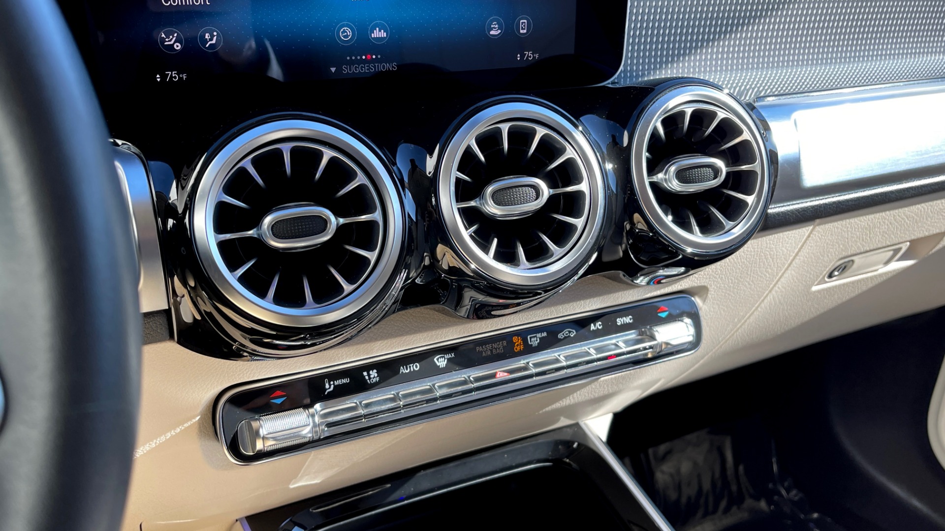 Used 2020 Mercedes-Benz GLB 250 PREMIUM 2.0L / 8-SPD AUTO / BLIND SPOT / 10.25-IN DISPLAY / REARVIEW for sale Sold at Formula Imports in Charlotte NC 28227 34
