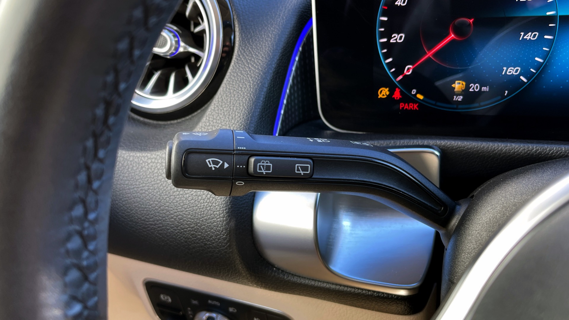 Used 2020 Mercedes-Benz GLB 250 PREMIUM 2.0L / 8-SPD AUTO / BLIND SPOT / 10.25-IN DISPLAY / REARVIEW for sale $45,385 at Formula Imports in Charlotte NC 28227 36