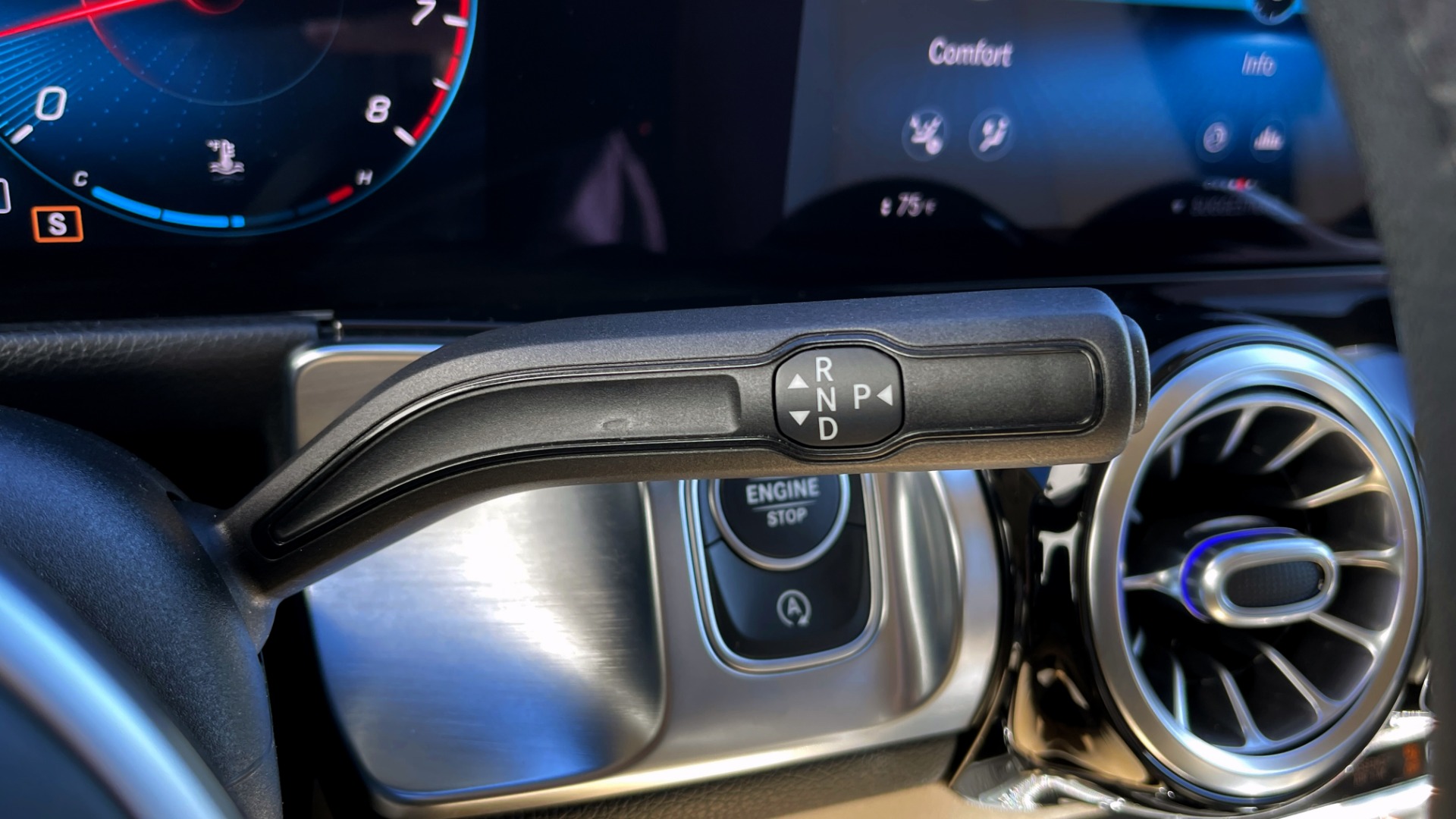 Used 2020 Mercedes-Benz GLB 250 PREMIUM 2.0L / 8-SPD AUTO / BLIND SPOT / 10.25-IN DISPLAY / REARVIEW for sale $45,385 at Formula Imports in Charlotte NC 28227 37