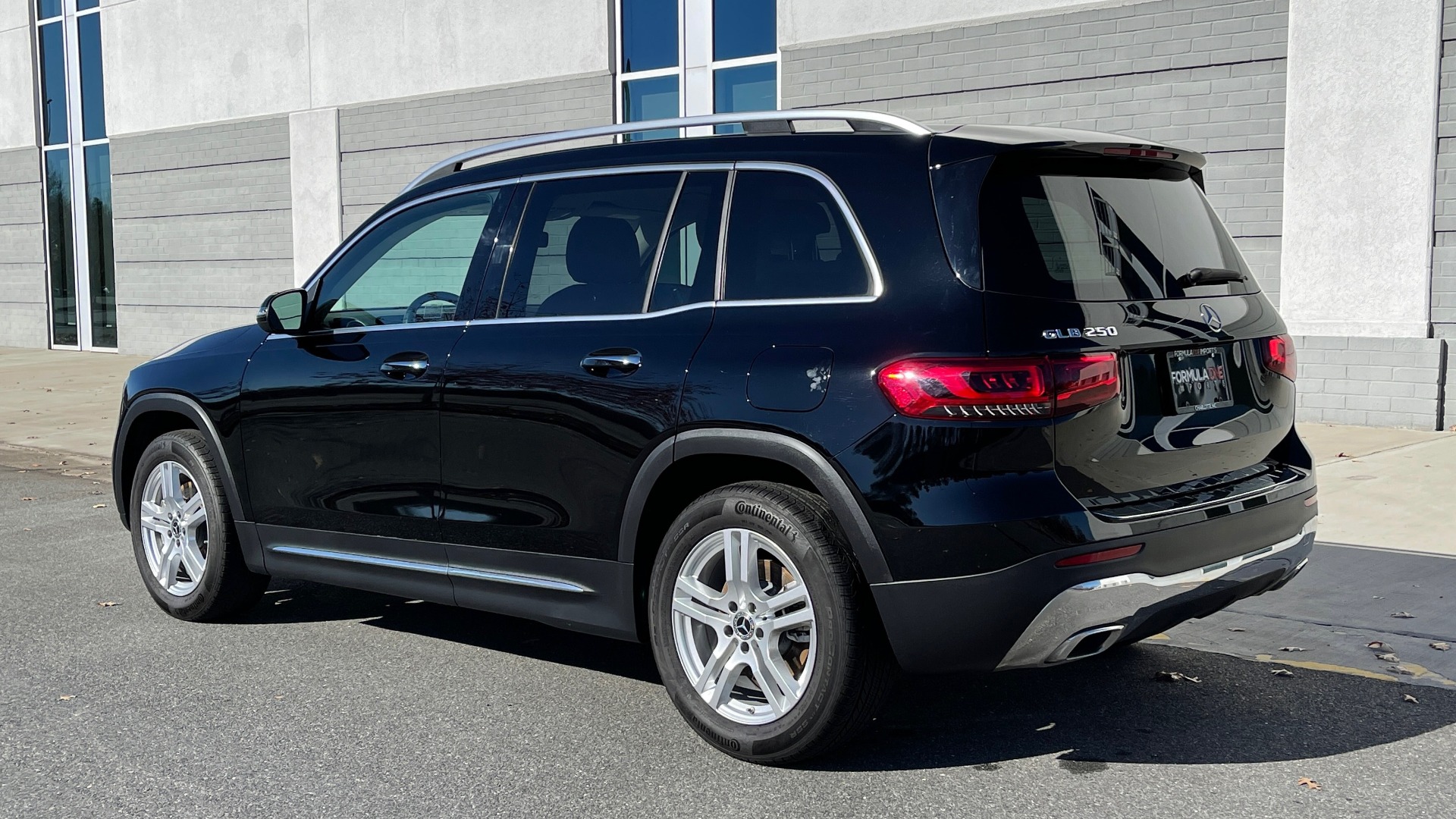 Used 2020 Mercedes-Benz GLB 250 PREMIUM 2.0L / 8-SPD AUTO / BLIND SPOT / 10.25-IN DISPLAY / REARVIEW for sale Sold at Formula Imports in Charlotte NC 28227 4