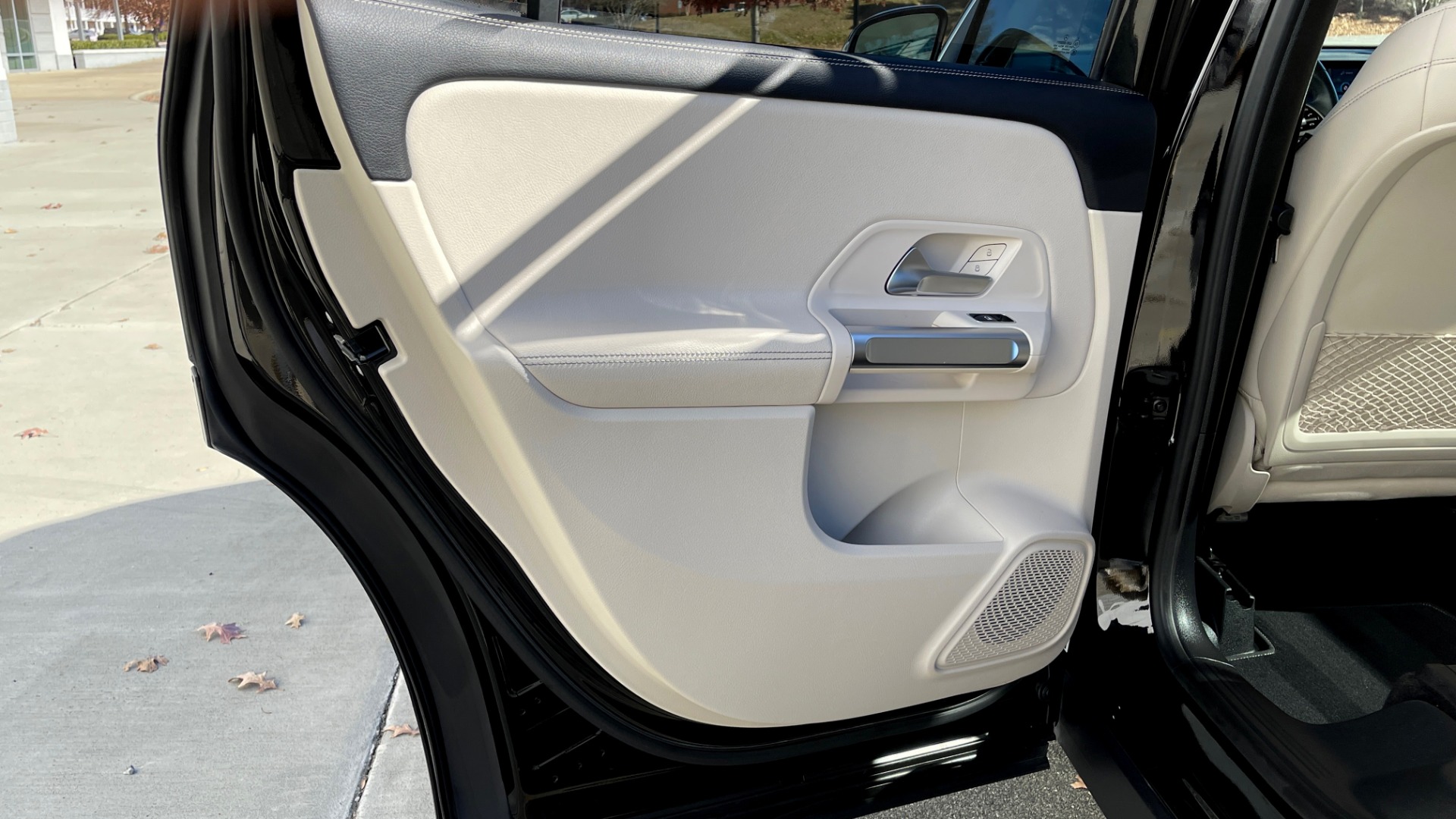 Used 2020 Mercedes-Benz GLB 250 PREMIUM 2.0L / 8-SPD AUTO / BLIND SPOT / 10.25-IN DISPLAY / REARVIEW for sale Sold at Formula Imports in Charlotte NC 28227 40