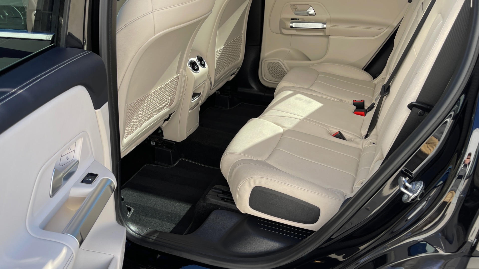 Used 2020 Mercedes-Benz GLB 250 PREMIUM 2.0L / 8-SPD AUTO / BLIND SPOT / 10.25-IN DISPLAY / REARVIEW for sale $45,385 at Formula Imports in Charlotte NC 28227 42