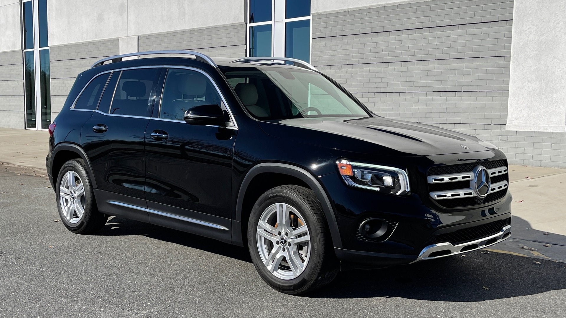 Used 2020 Mercedes-Benz GLB 250 PREMIUM 2.0L / 8-SPD AUTO / BLIND SPOT / 10.25-IN DISPLAY / REARVIEW for sale Sold at Formula Imports in Charlotte NC 28227 5