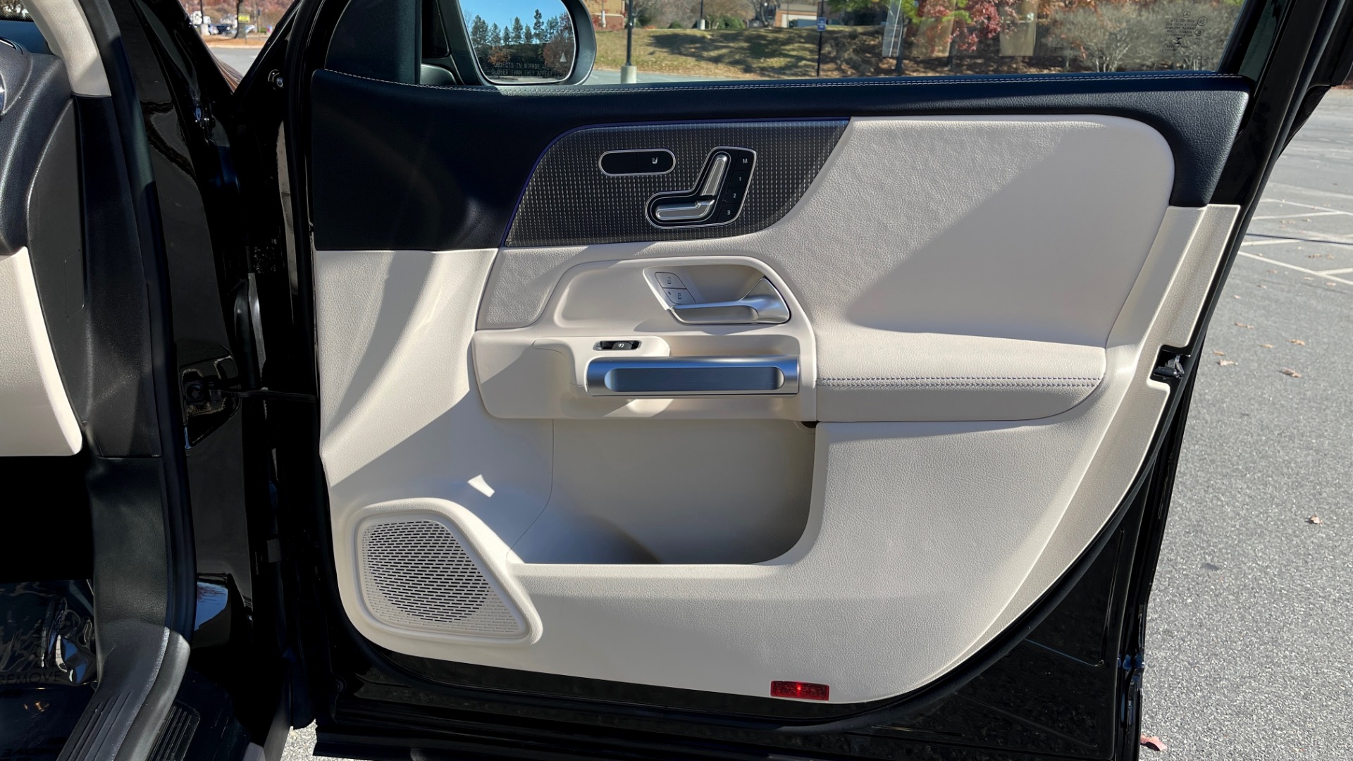 Used 2020 Mercedes-Benz GLB 250 PREMIUM 2.0L / 8-SPD AUTO / BLIND SPOT / 10.25-IN DISPLAY / REARVIEW for sale Sold at Formula Imports in Charlotte NC 28227 50