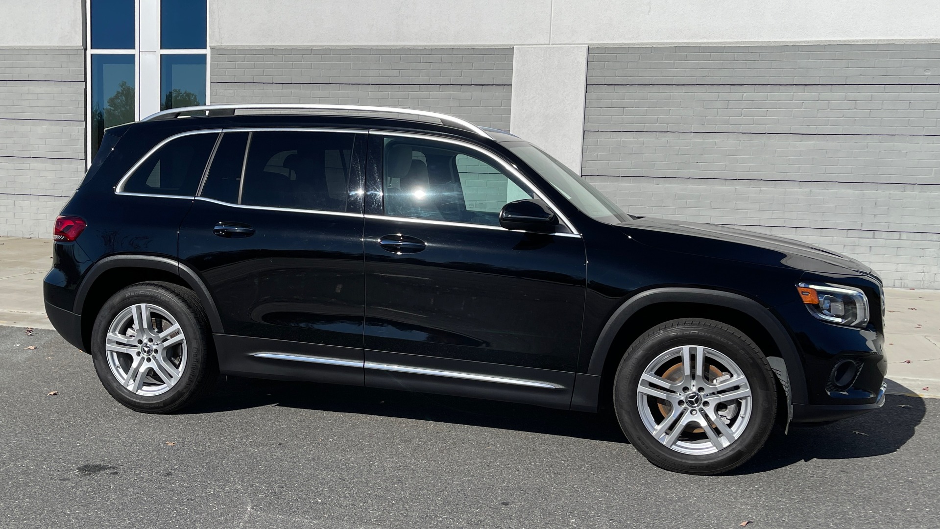 Used 2020 Mercedes-Benz GLB 250 PREMIUM 2.0L / 8-SPD AUTO / BLIND SPOT / 10.25-IN DISPLAY / REARVIEW for sale $45,385 at Formula Imports in Charlotte NC 28227 6