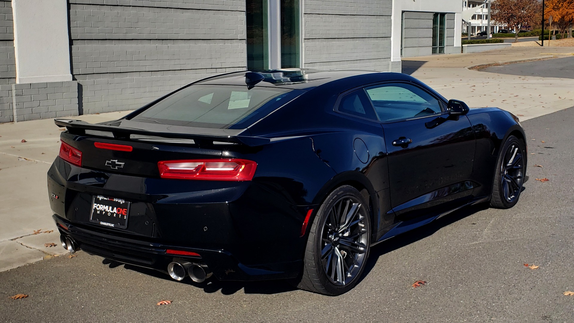 Used 2017 Chevrolet CAMARO ZL1 COUPE / 6.2L SC LT4 V8 (650HP) / 6-SPD MAN / NAV / BOSE / REARVIEW for sale $58,995 at Formula Imports in Charlotte NC 28227 10