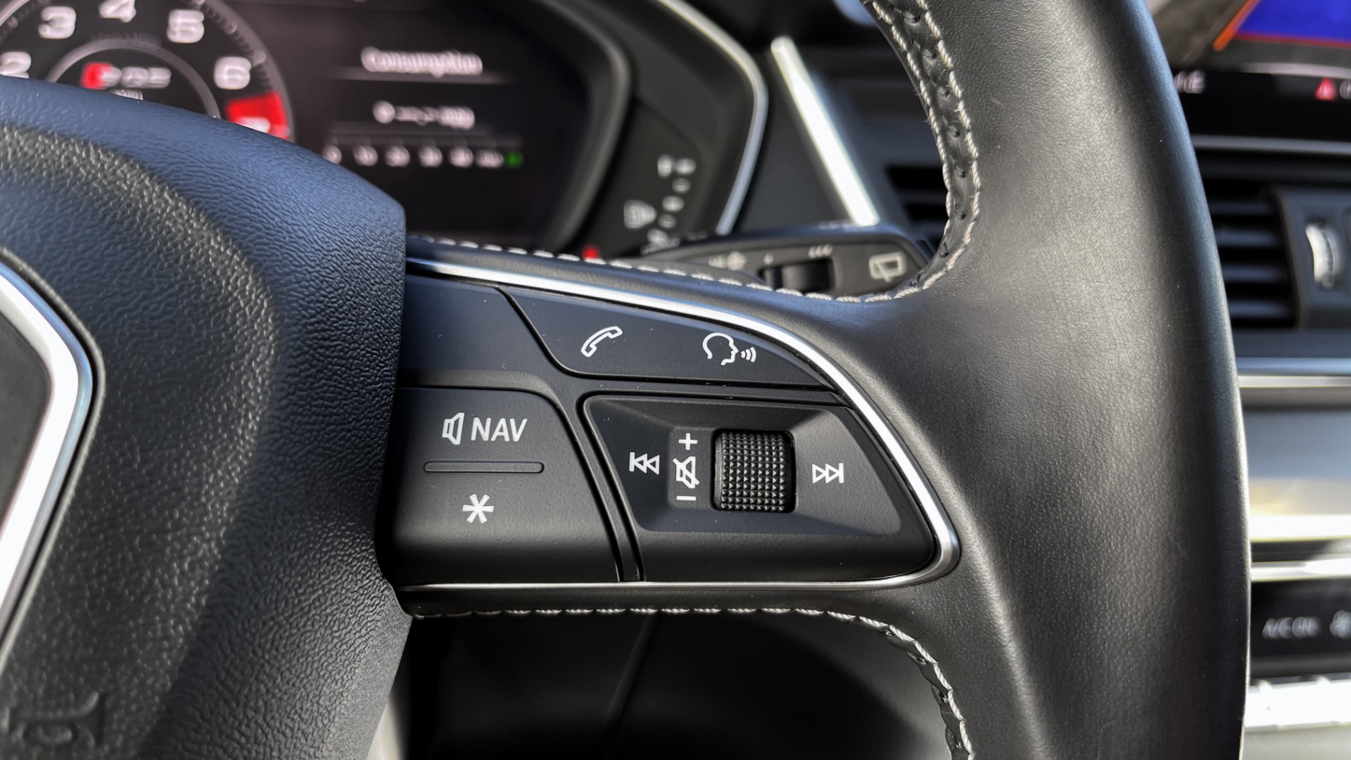 Used 2018 Audi SQ5 PREMIUM PLUS / NAV / SUNROOF / 12.3IN SCREEN / REARVIEW for sale $46,795 at Formula Imports in Charlotte NC 28227 29