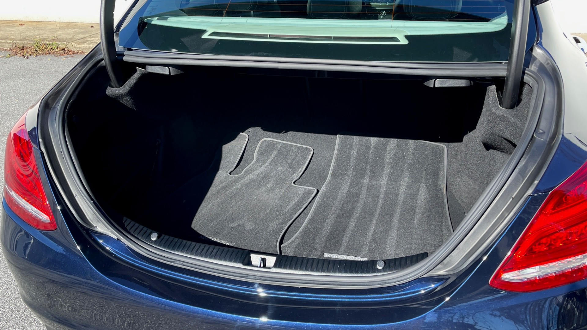 Used 2018 Mercedes-Benz C-CLASS C 300 4MATIC PREMIUM / APPLE / PANO-ROOF / REARVIEW for sale $35,795 at Formula Imports in Charlotte NC 28227 16