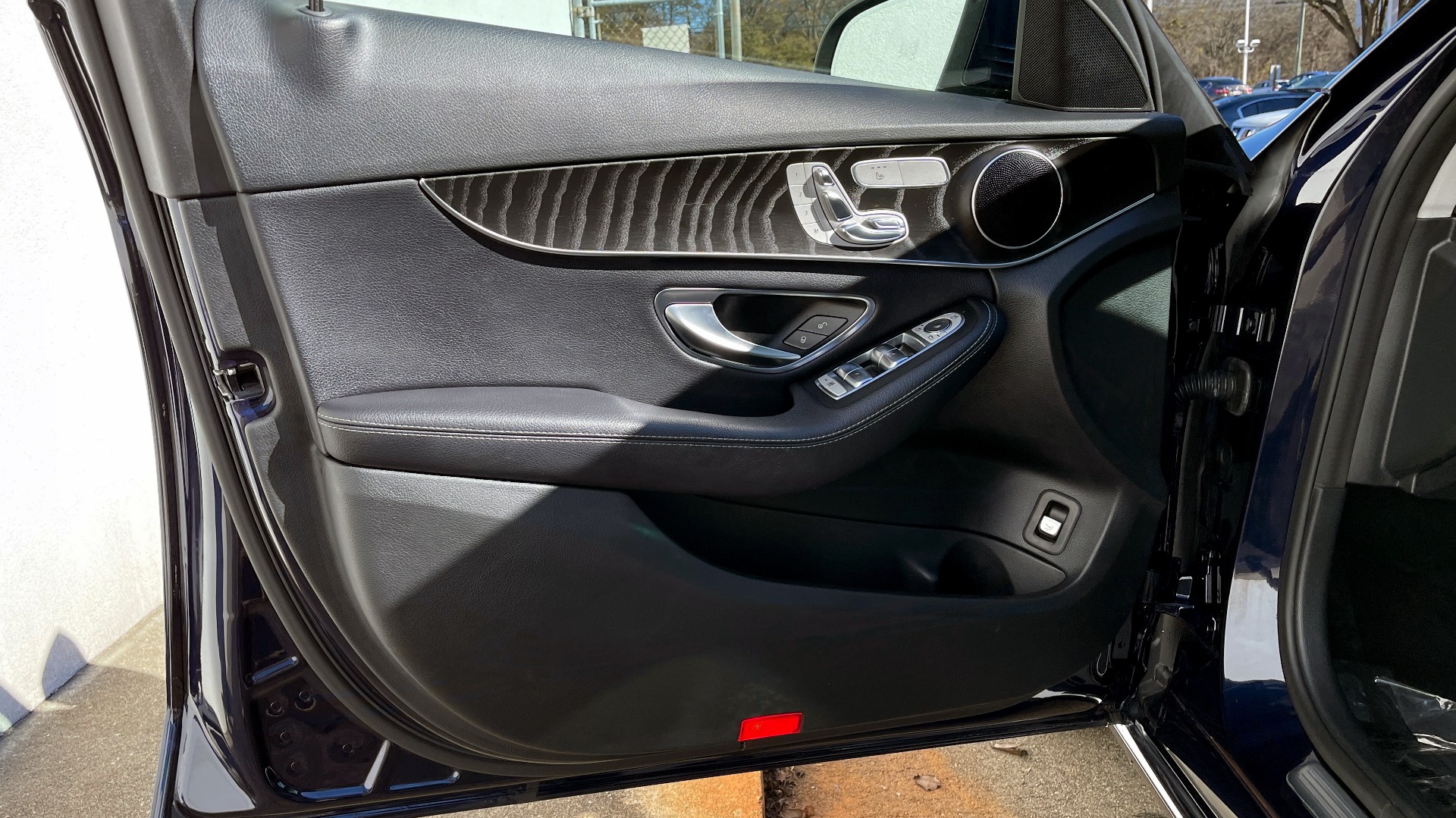 Used 2018 Mercedes-Benz C-CLASS C 300 4MATIC PREMIUM / APPLE / PANO-ROOF / REARVIEW for sale $35,795 at Formula Imports in Charlotte NC 28227 24