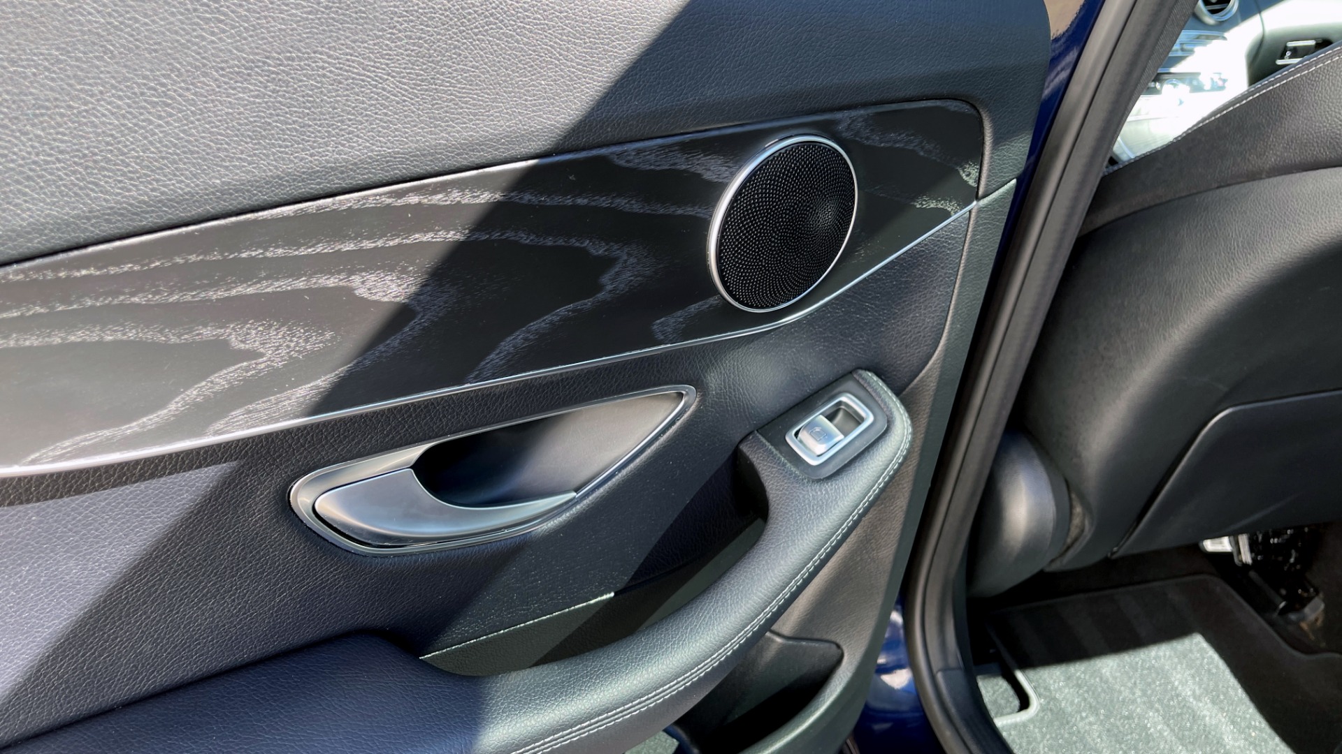 Used 2018 Mercedes-Benz C-CLASS C 300 4MATIC PREMIUM / APPLE / PANO-ROOF / REARVIEW for sale $35,795 at Formula Imports in Charlotte NC 28227 46