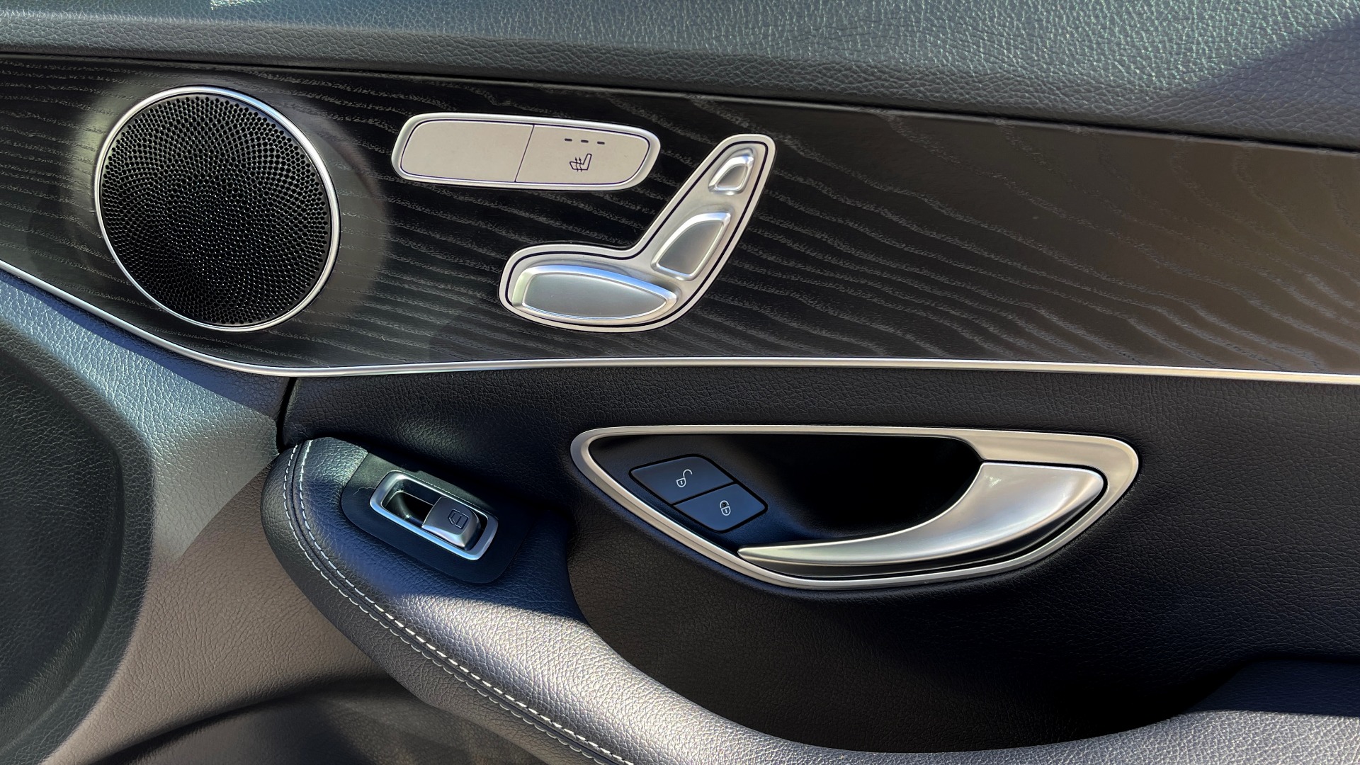 Used 2018 Mercedes-Benz C-CLASS C 300 4MATIC PREMIUM / APPLE / PANO-ROOF / REARVIEW for sale $35,795 at Formula Imports in Charlotte NC 28227 55