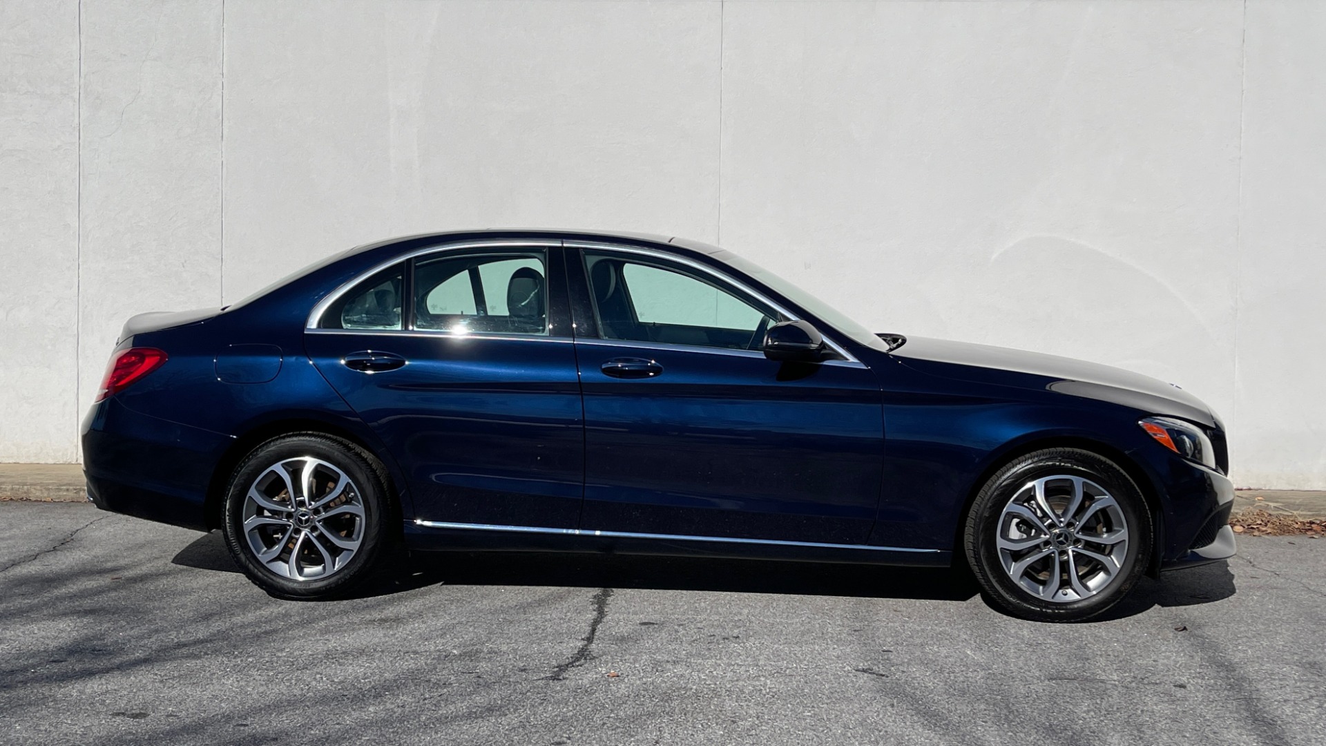 Used 2018 Mercedes-Benz C-CLASS C 300 4MATIC PREMIUM / APPLE / PANO-ROOF / REARVIEW for sale $35,795 at Formula Imports in Charlotte NC 28227 6