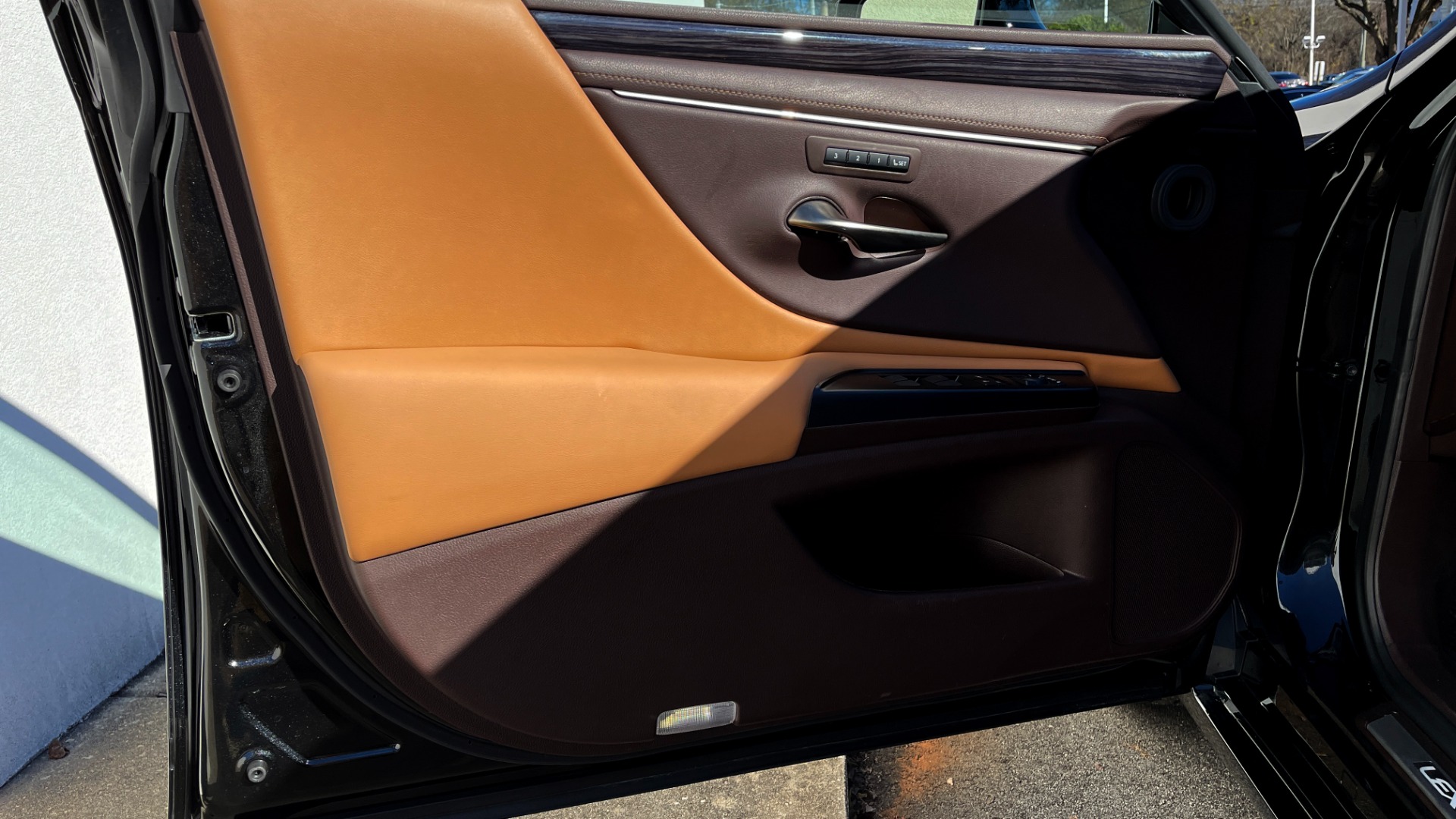 Used 2020 Lexus ES 350 PREMIUM 3.5L SEDAN / BSM / MEMORY / SUNROOF / HTD STS / REARVIEW for sale Sold at Formula Imports in Charlotte NC 28227 17