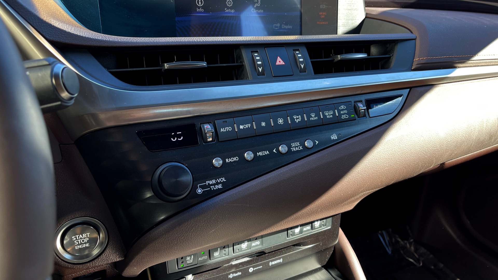Used 2020 Lexus ES 350 PREMIUM 3.5L SEDAN / BSM / MEMORY / SUNROOF / HTD STS / REARVIEW for sale Sold at Formula Imports in Charlotte NC 28227 32