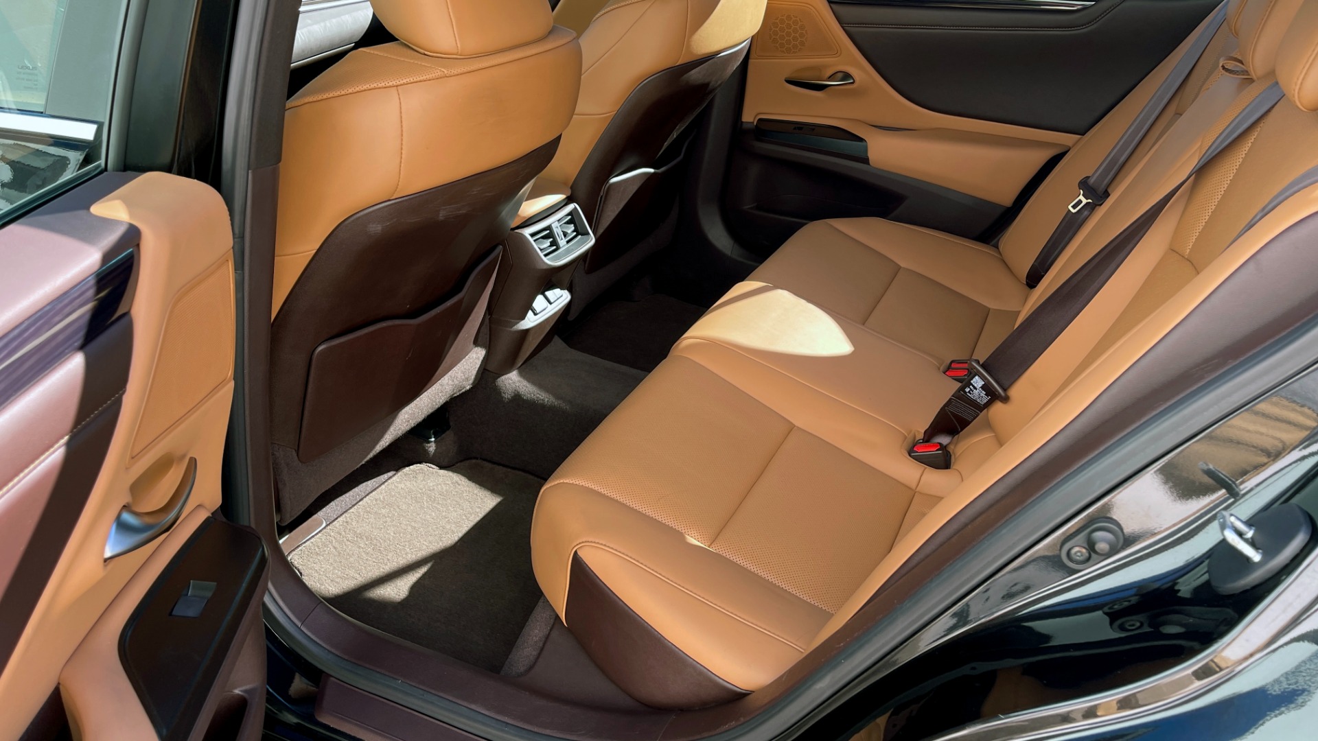 Used 2020 Lexus ES 350 PREMIUM 3.5L SEDAN / BSM / MEMORY / SUNROOF / HTD STS / REARVIEW for sale $40,995 at Formula Imports in Charlotte NC 28227 41