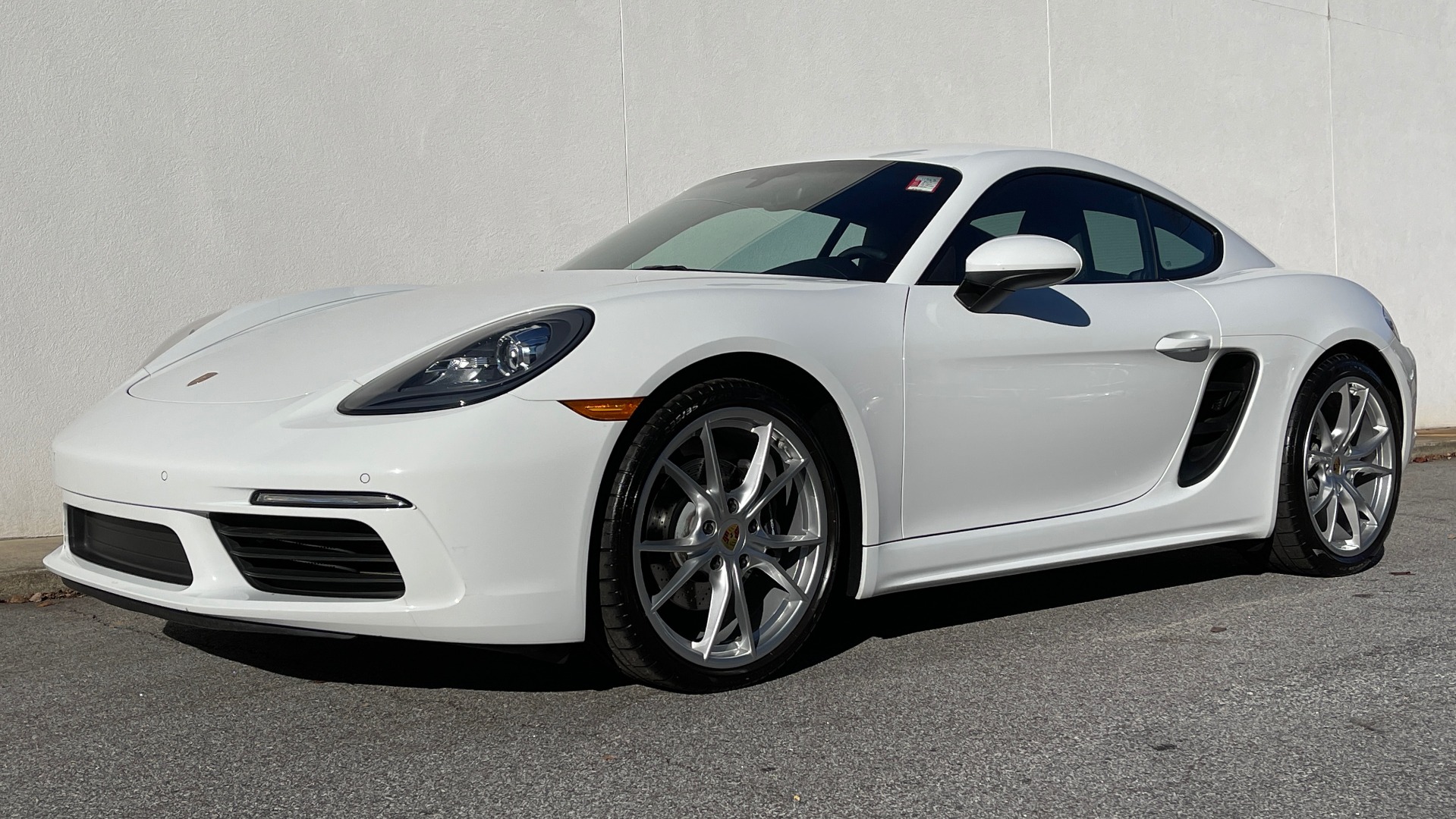 Used 2017 Porsche 718 CAYMAN COUPE / 2.0L TURBO / 6-SPD MANUAL / BOSE / 20-INCH WHEELS for sale $49,395 at Formula Imports in Charlotte NC 28227 2