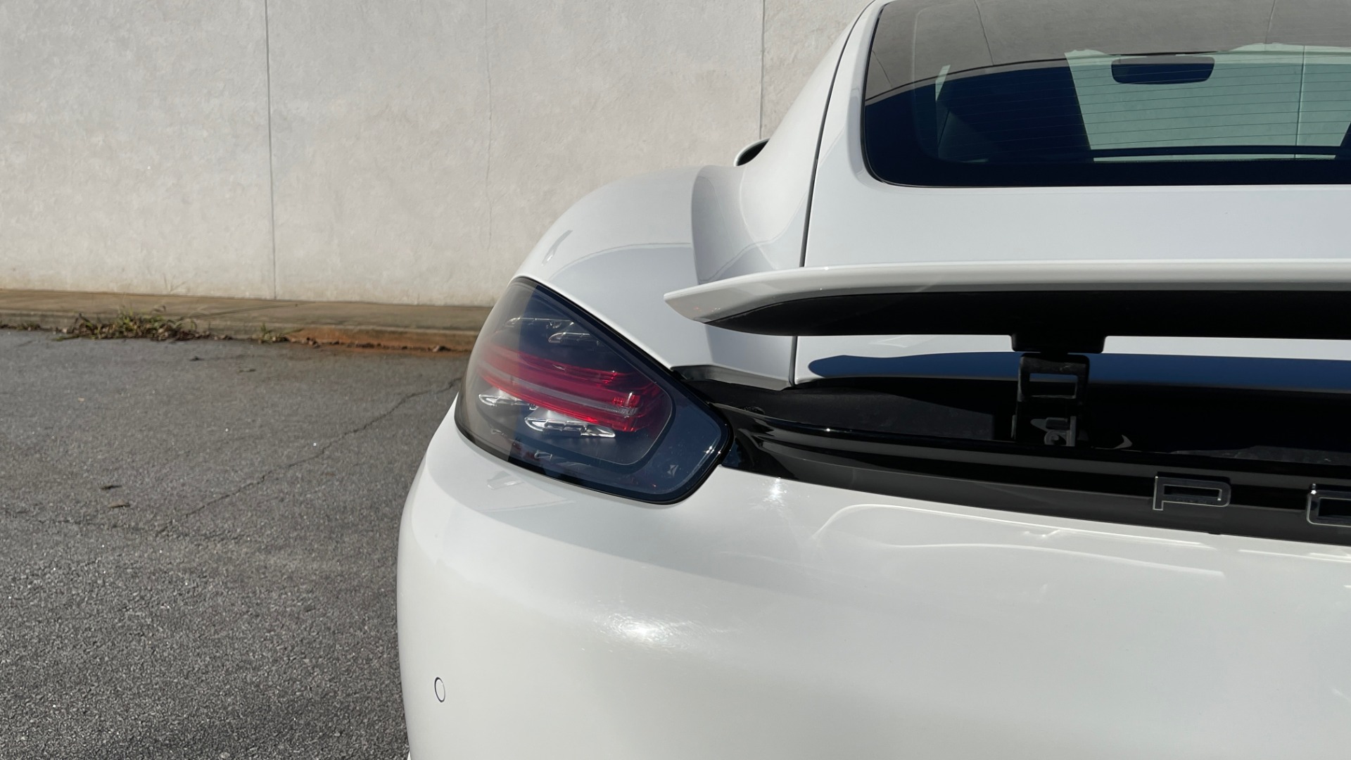 Used 2017 Porsche 718 CAYMAN COUPE / 2.0L TURBO / 6-SPD MANUAL / BOSE / 20-INCH WHEELS for sale $49,395 at Formula Imports in Charlotte NC 28227 22