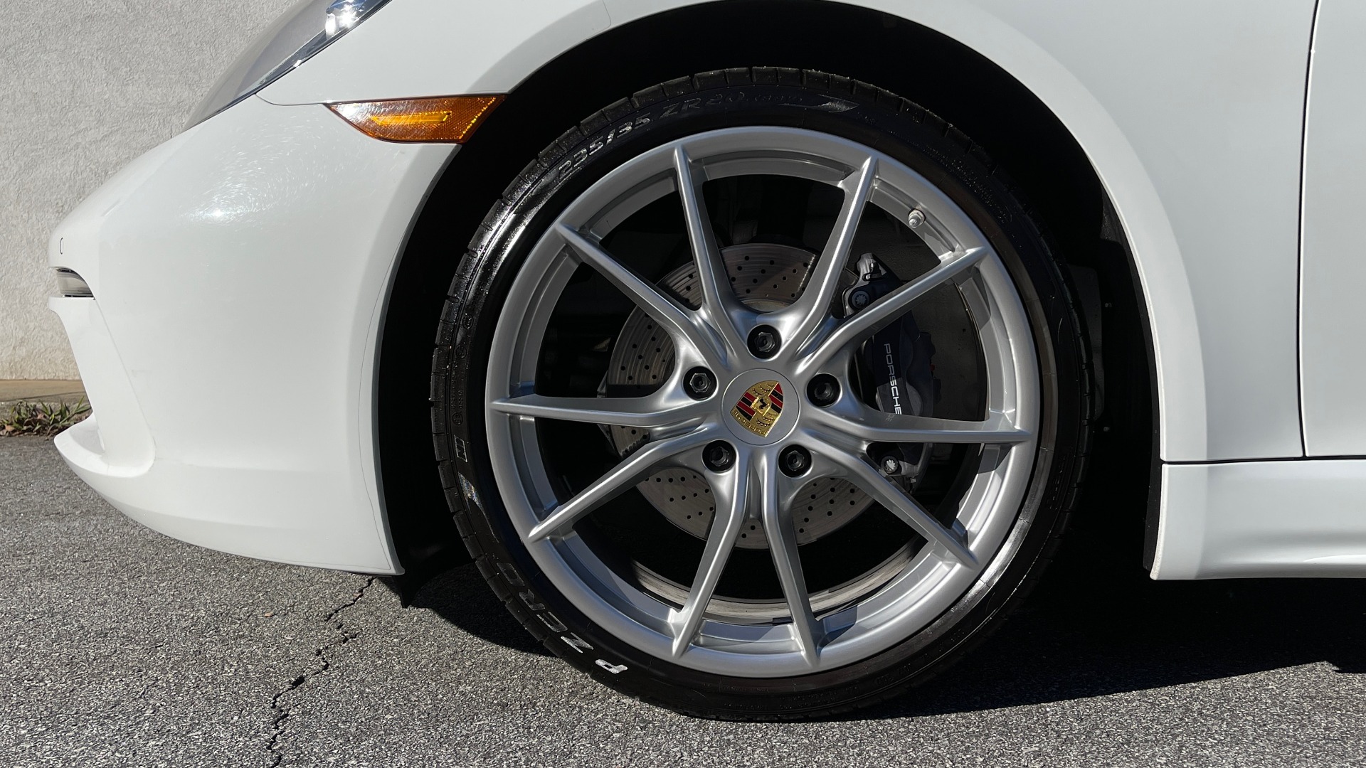 Used 2017 Porsche 718 CAYMAN COUPE / 2.0L TURBO / 6-SPD MANUAL / BOSE / 20-INCH WHEELS for sale $49,395 at Formula Imports in Charlotte NC 28227 53