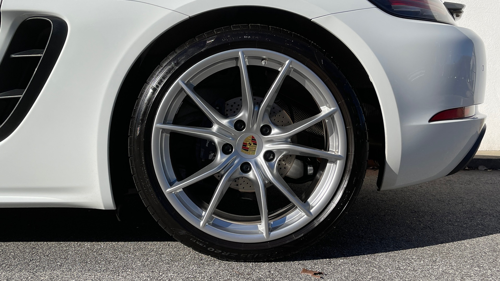 Used 2017 Porsche 718 CAYMAN COUPE / 2.0L TURBO / 6-SPD MANUAL / BOSE / 20-INCH WHEELS for sale $49,395 at Formula Imports in Charlotte NC 28227 54