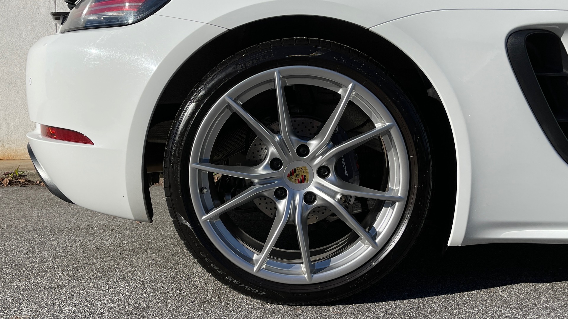 Used 2017 Porsche 718 CAYMAN COUPE / 2.0L TURBO / 6-SPD MANUAL / BOSE / 20-INCH WHEELS for sale $49,395 at Formula Imports in Charlotte NC 28227 55