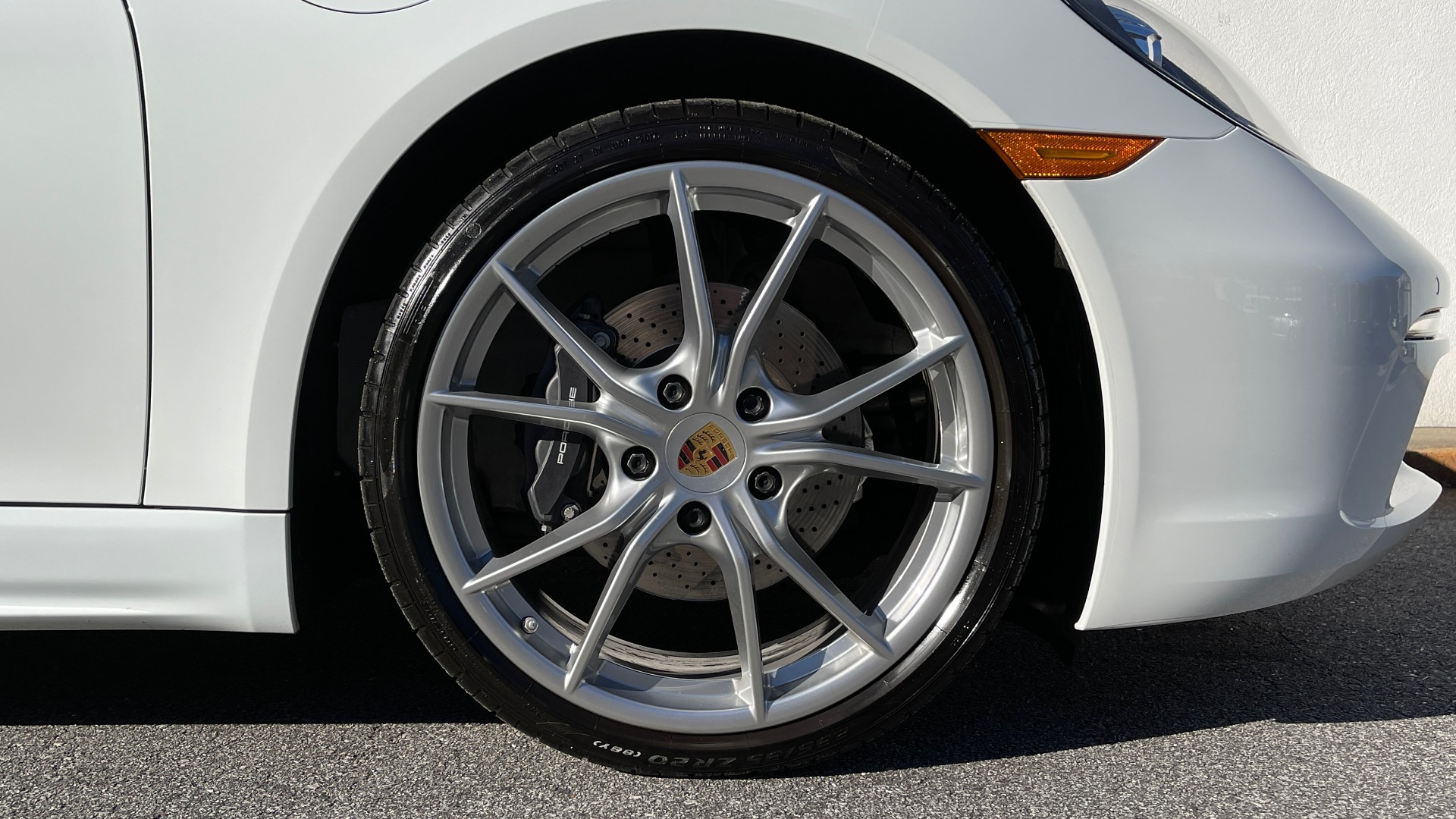 Used 2017 Porsche 718 CAYMAN COUPE / 2.0L TURBO / 6-SPD MANUAL / BOSE / 20-INCH WHEELS for sale $49,395 at Formula Imports in Charlotte NC 28227 56