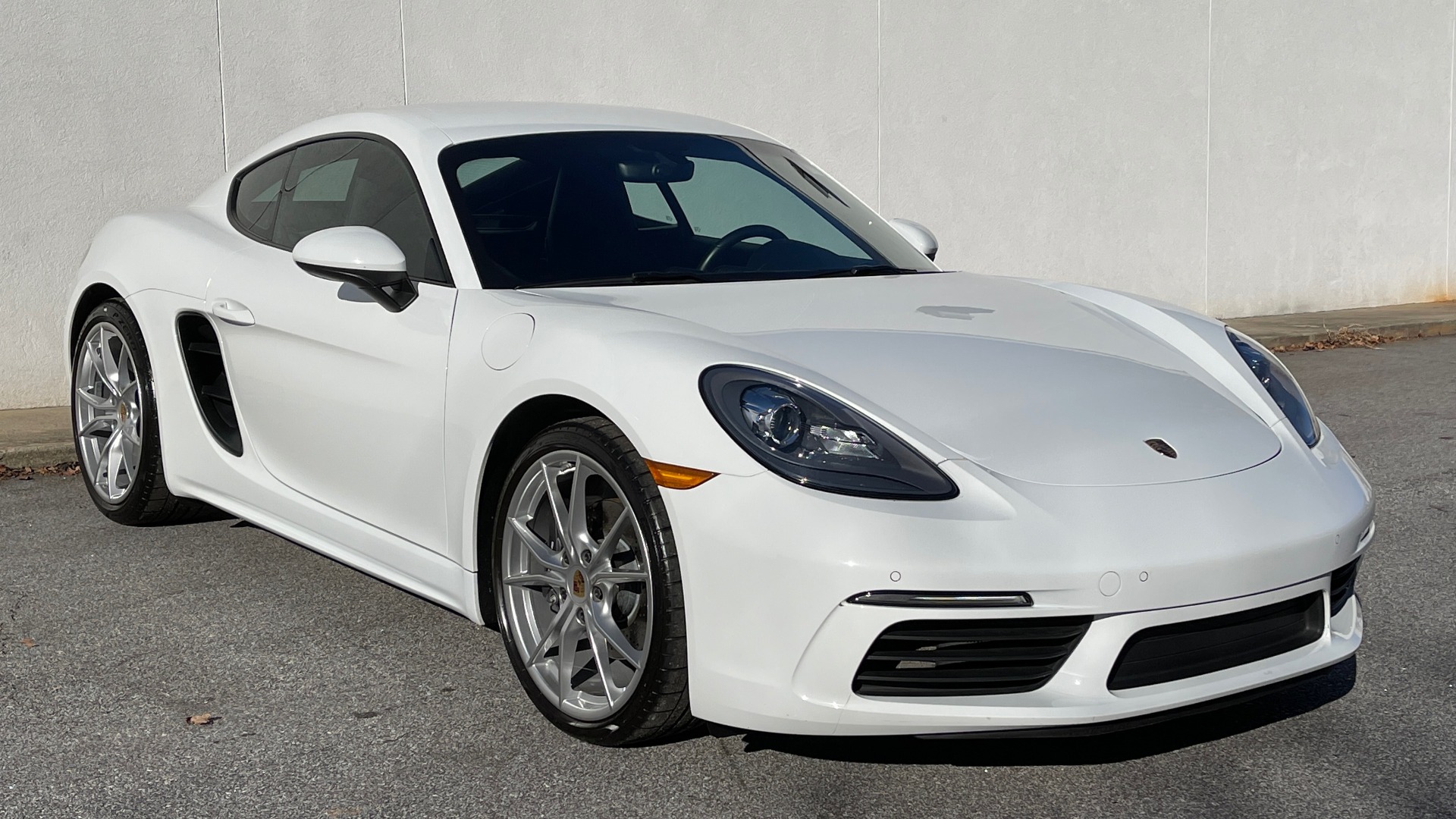 Used 2017 Porsche 718 CAYMAN COUPE / 2.0L TURBO / 6-SPD MANUAL / BOSE / 20-INCH WHEELS for sale $49,395 at Formula Imports in Charlotte NC 28227 8
