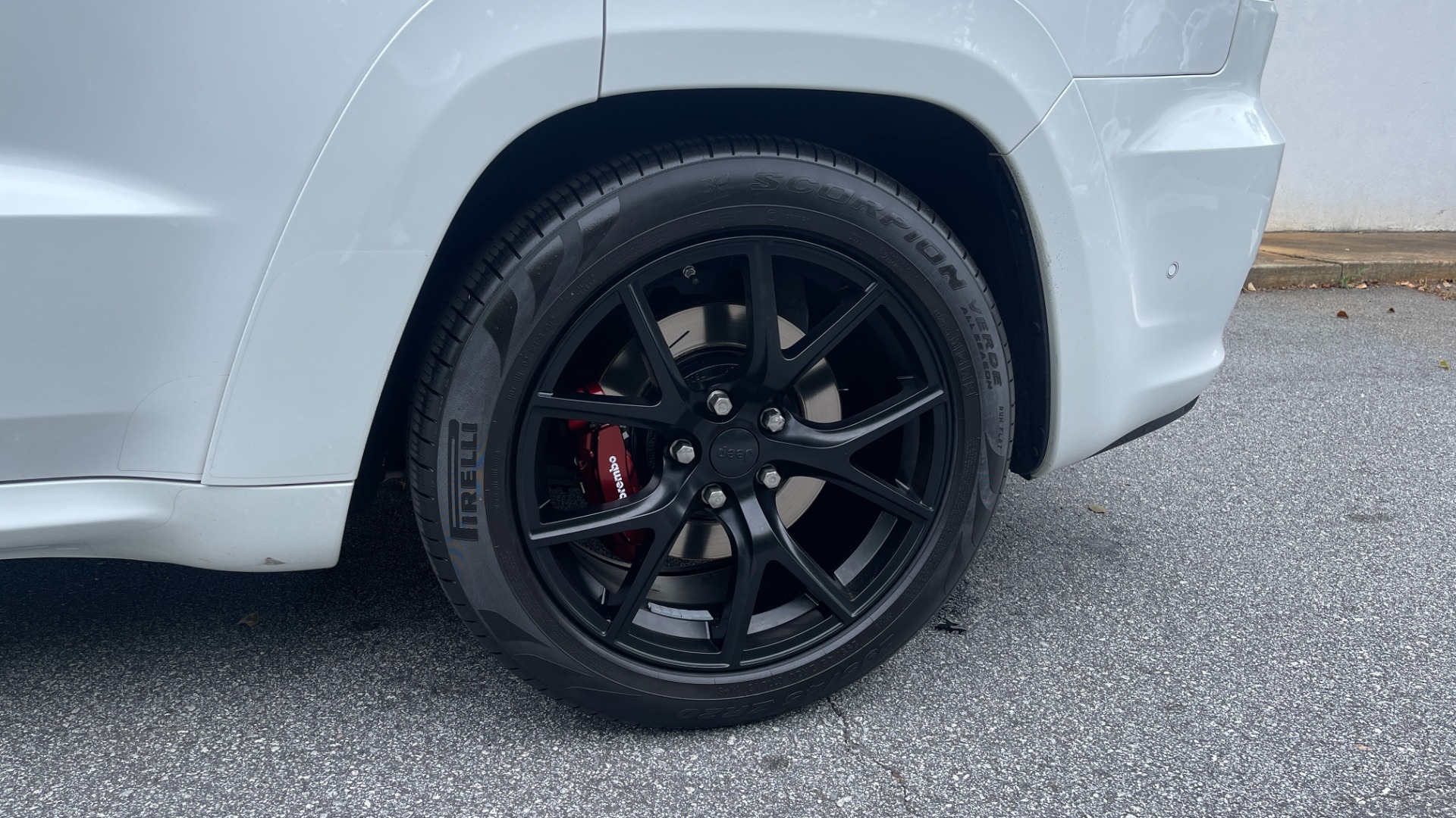 Used 2018 Jeep Grand Cherokee TRACKHAWK / SUPERCHARGED HEMI / SIGNATURE LEATHER / HARMAN KARDON AUDIO for sale $89,995 at Formula Imports in Charlotte NC 28227 32