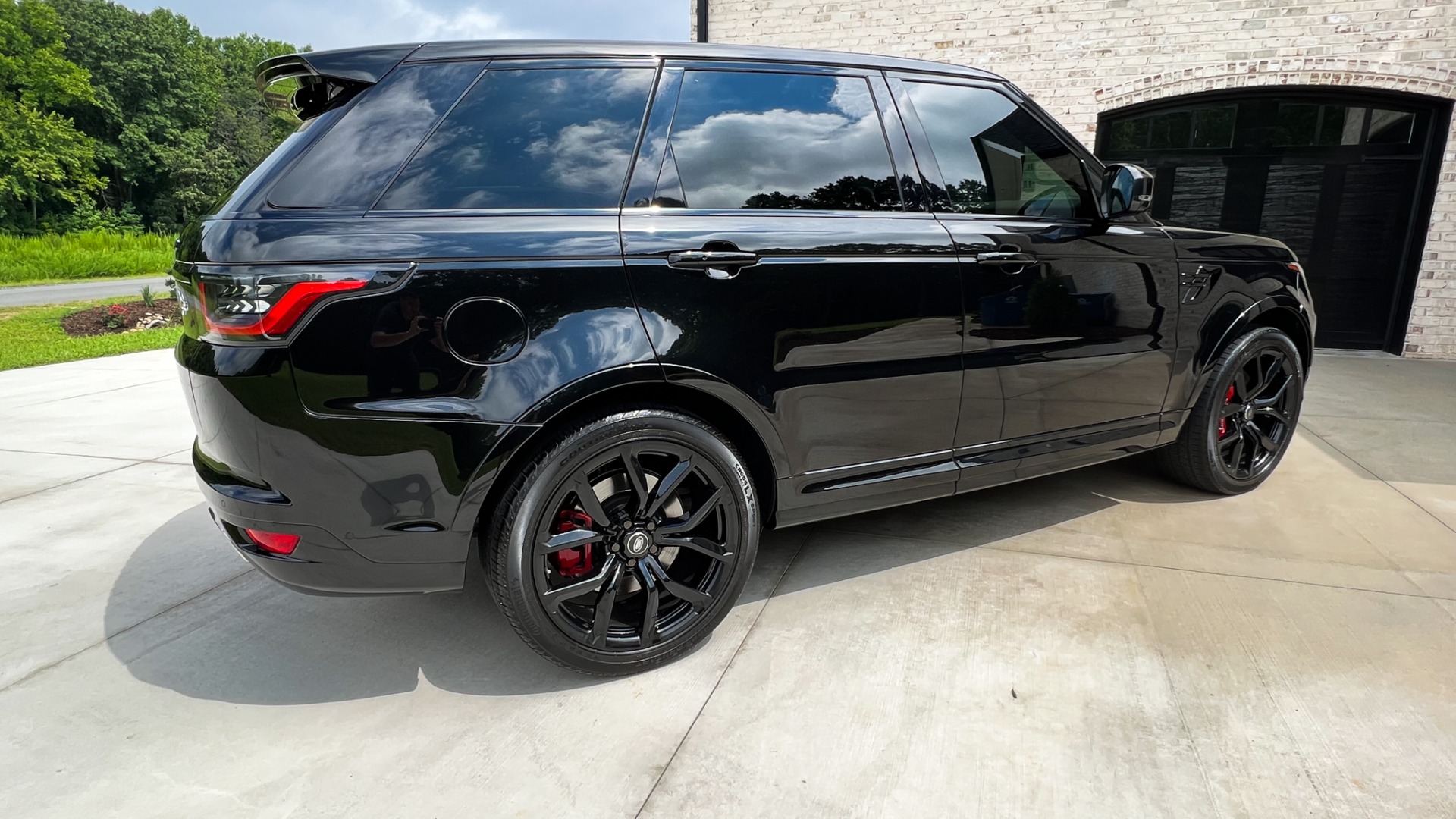 Used 2018 Land Rover Range Rover Sport SVR / 22IN WHEELS / DRIVE PRO / TOW PACK / MERIDIAN SOUN for sale $105,995 at Formula Imports in Charlotte NC 28227 11