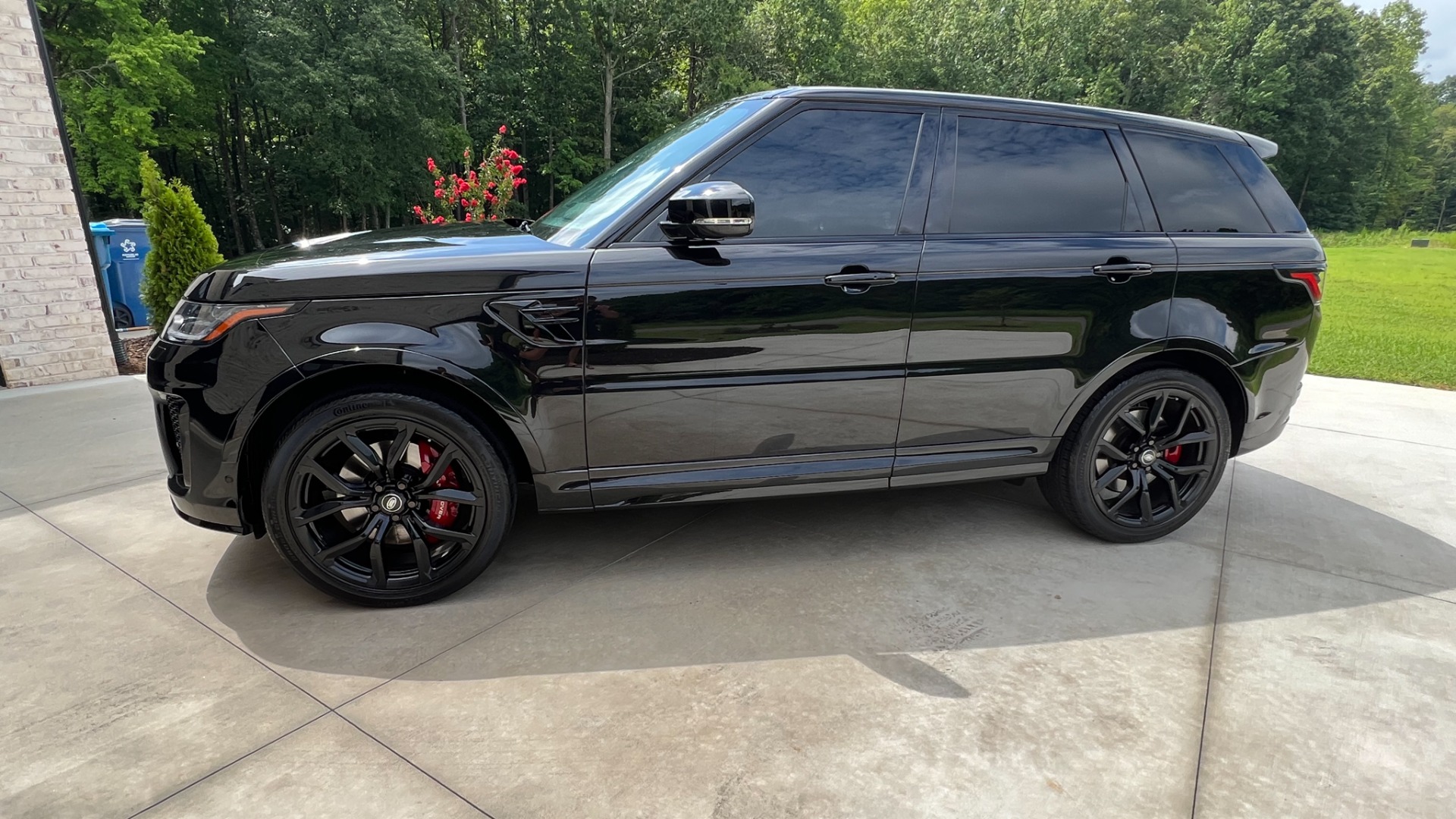 Used 2018 Land Rover Range Rover Sport SVR for sale Sold at Formula Imports in Charlotte NC 28227 3