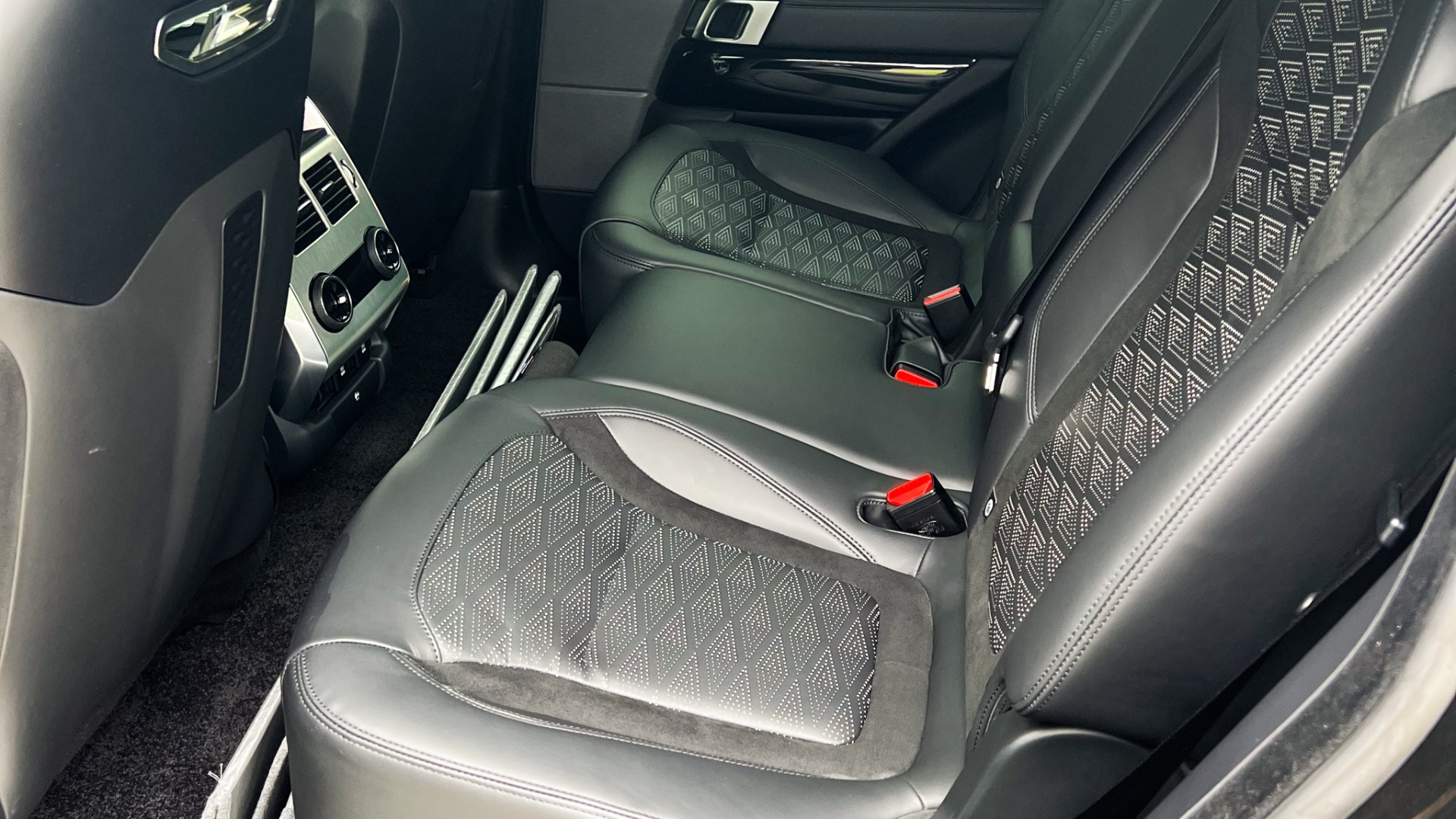 Used 2018 Land Rover Range Rover Sport SVR / 22IN WHEELS / DRIVE PRO / TOW PACK / MERIDIAN SOUN for sale $105,995 at Formula Imports in Charlotte NC 28227 36