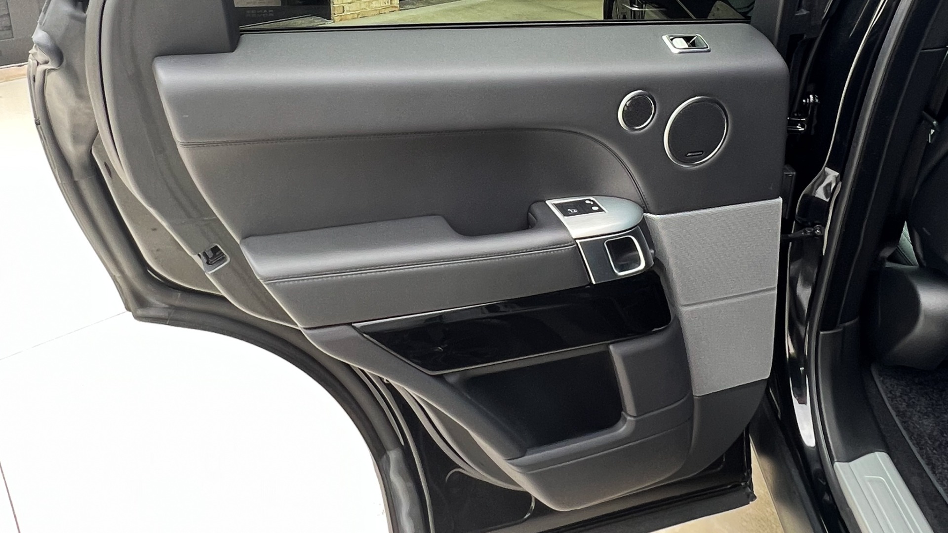Used 2018 Land Rover Range Rover Sport SVR for sale Sold at Formula Imports in Charlotte NC 28227 38
