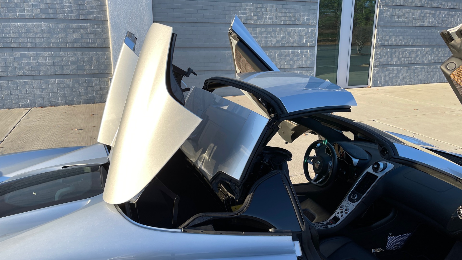 Used 2013 McLaren MP4 12C SPIDER 3.8L TURBO V8 616HP / 7AM TRANS / NAV / MERIDIAN SND for sale $145,000 at Formula Imports in Charlotte NC 28227 41