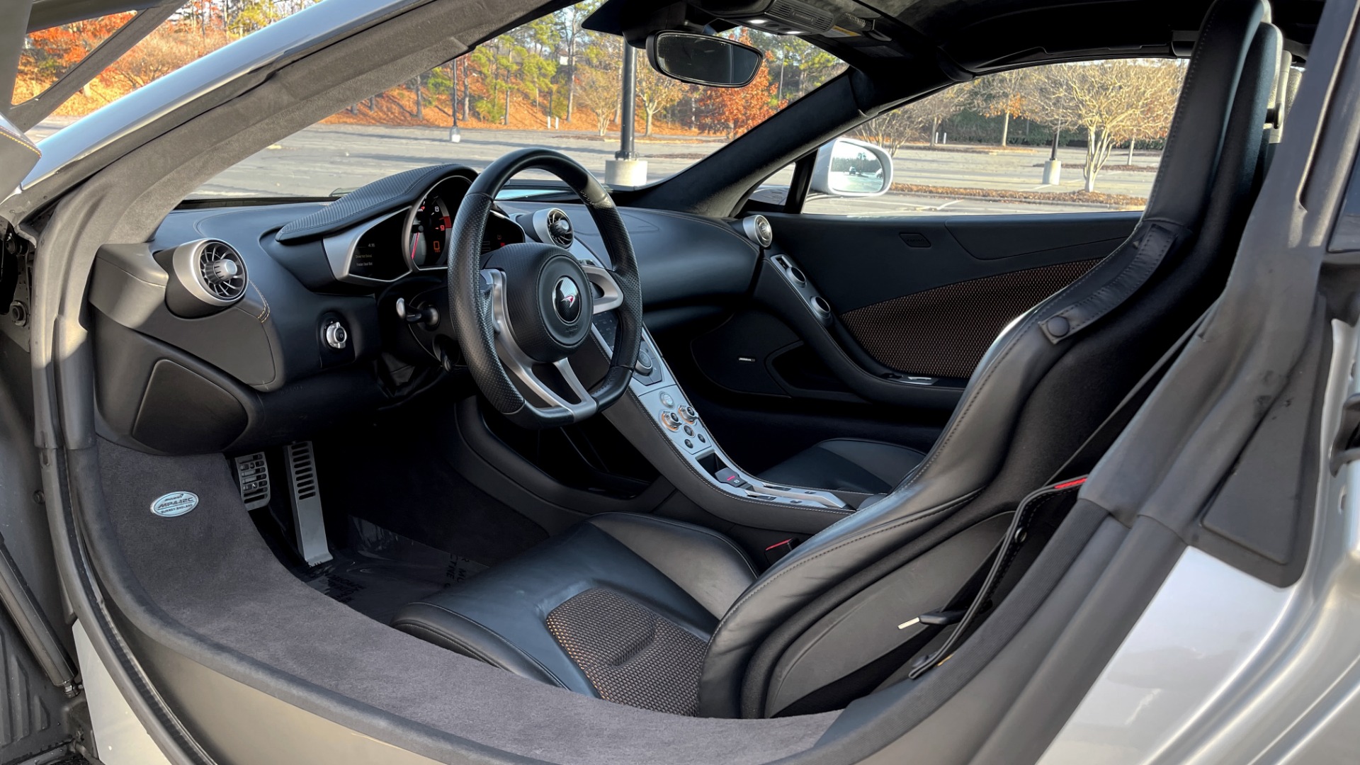 Used 2013 McLaren MP4 12C SPIDER 3.8L TURBO V8 616HP / 7AM TRANS / NAV / MERIDIAN SND for sale $145,000 at Formula Imports in Charlotte NC 28227 47
