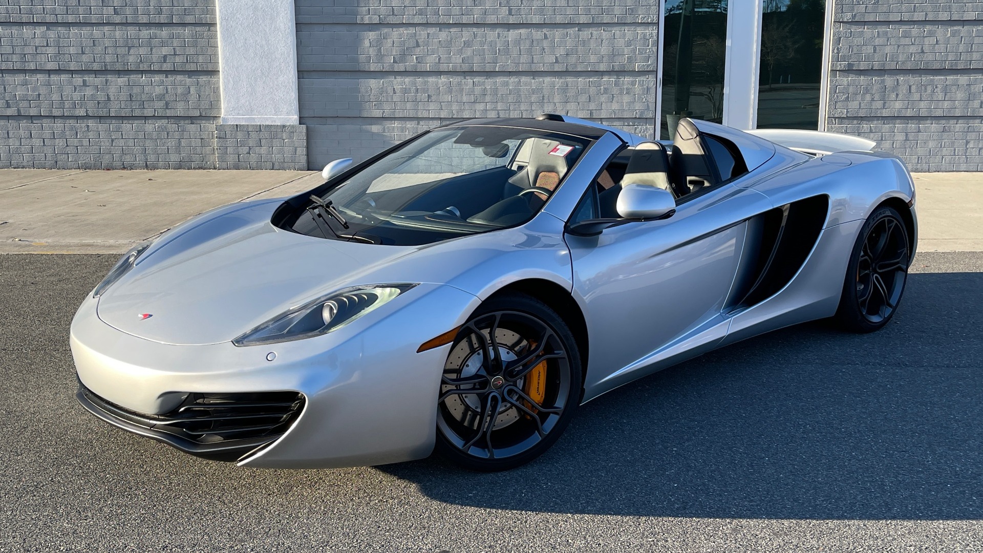 Used 2013 McLaren MP4 12C SPIDER 3.8L TURBO V8 616HP / 7AM TRANS / NAV / MERIDIAN SND for sale $145,000 at Formula Imports in Charlotte NC 28227 1