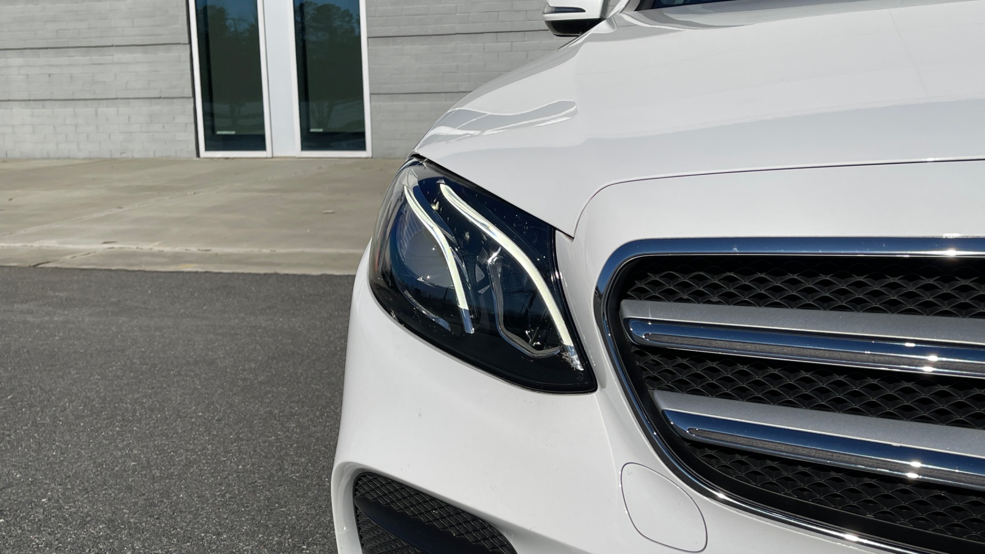 Used 2018 Mercedes-Benz E-CLASS E 300 2.0L SEDAN / RWD / 9-SPD AUTO / BLIND SPOT ASSIST / REARVIEW for sale $41,999 at Formula Imports in Charlotte NC 28227 11
