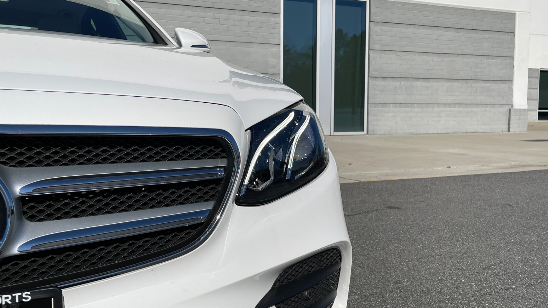 Used 2018 Mercedes-Benz E-CLASS E 300 2.0L SEDAN / RWD / 9-SPD AUTO / BLIND SPOT ASSIST / REARVIEW for sale $41,999 at Formula Imports in Charlotte NC 28227 12