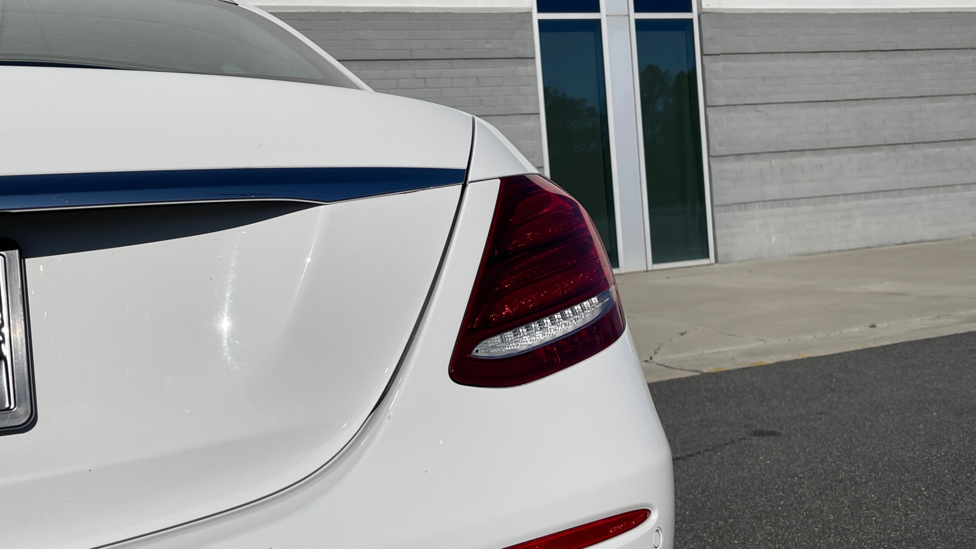 Used 2018 Mercedes-Benz E-CLASS E 300 2.0L SEDAN / RWD / 9-SPD AUTO / BLIND SPOT ASSIST / REARVIEW for sale $41,999 at Formula Imports in Charlotte NC 28227 22