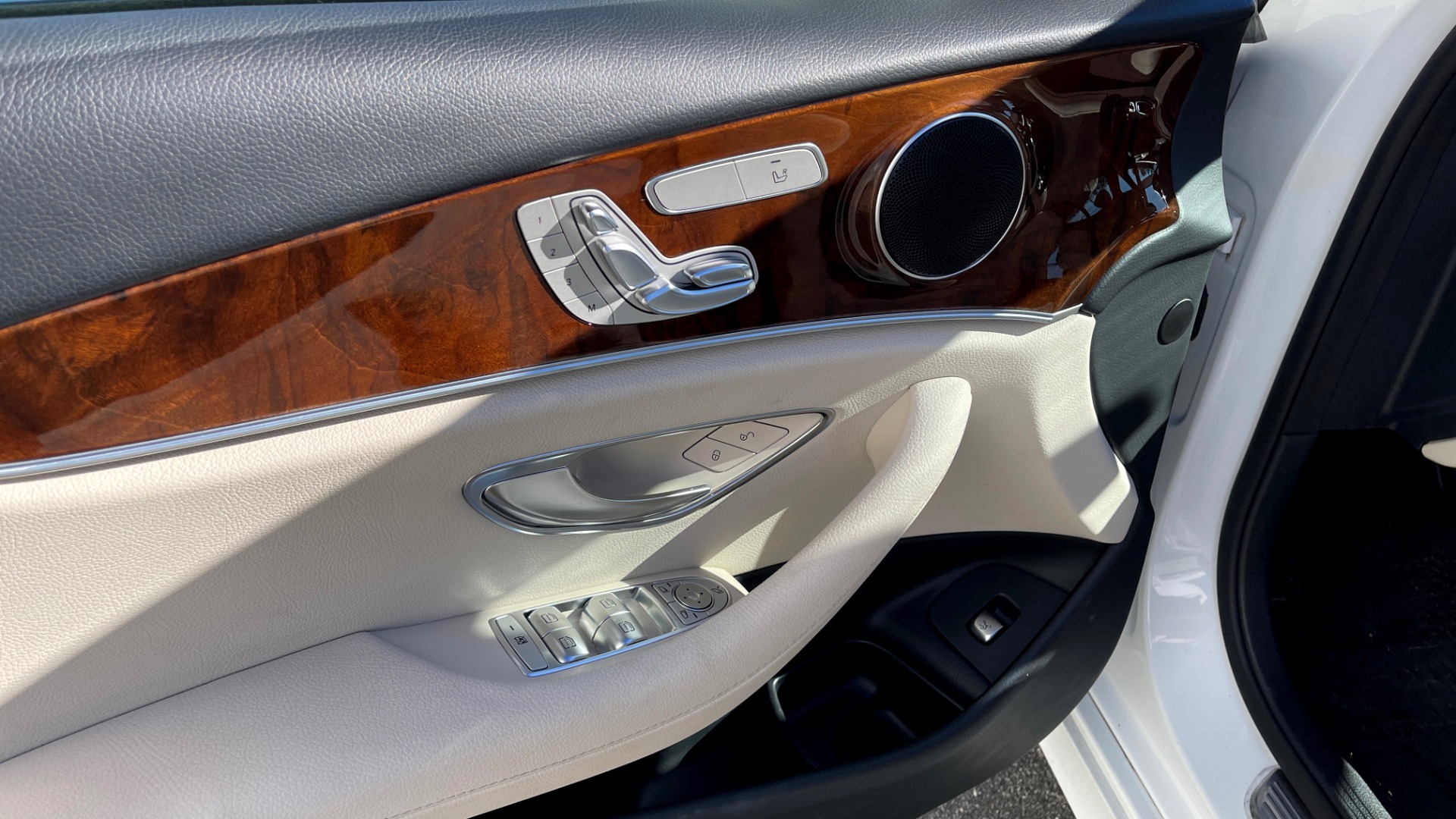 Used 2018 Mercedes-Benz E-CLASS E 300 2.0L SEDAN / RWD / 9-SPD AUTO / BLIND SPOT ASSIST / REARVIEW for sale $41,999 at Formula Imports in Charlotte NC 28227 24
