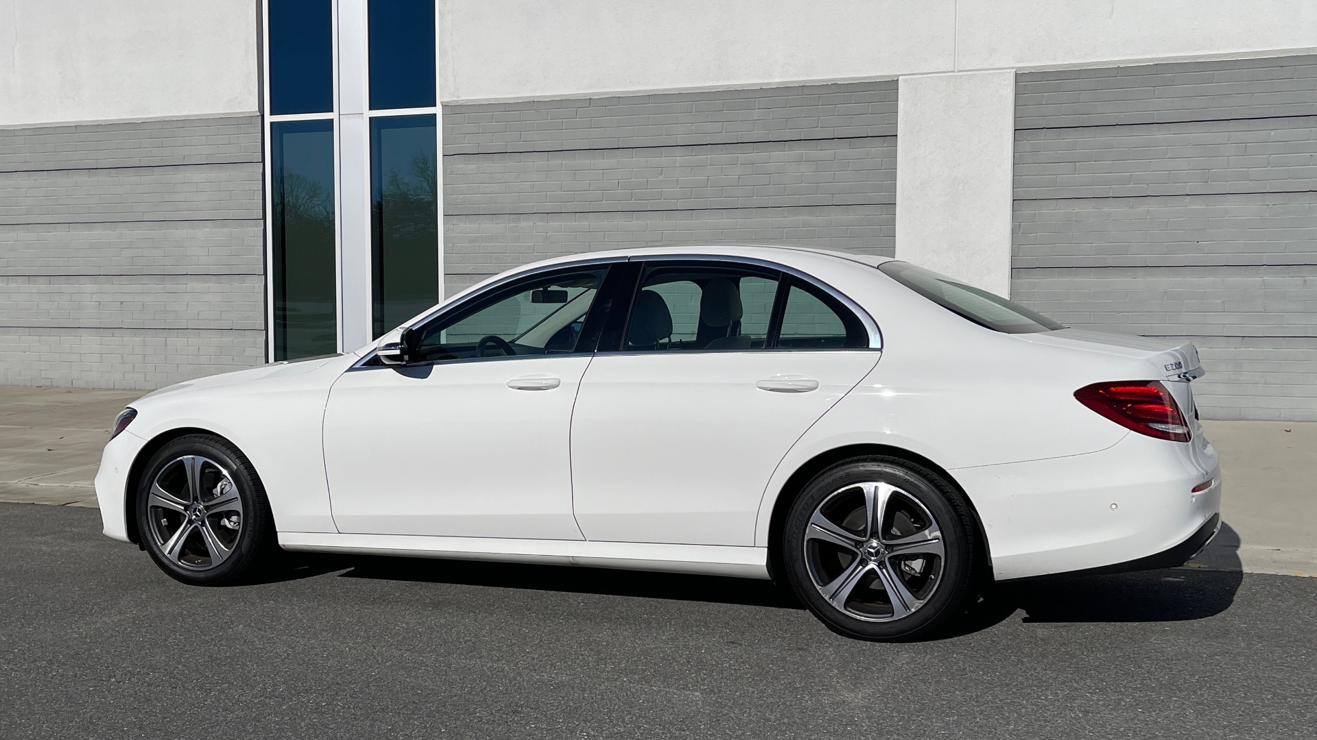 Used 2018 Mercedes-Benz E-CLASS E 300 2.0L SEDAN / RWD / 9-SPD AUTO / BLIND SPOT ASSIST / REARVIEW for sale $41,999 at Formula Imports in Charlotte NC 28227 3
