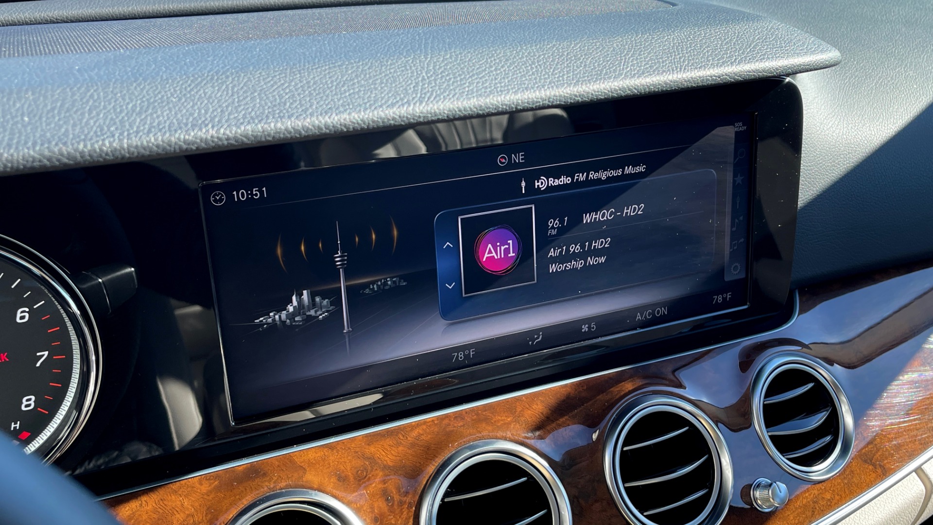 Used 2018 Mercedes-Benz E-CLASS E 300 2.0L SEDAN / RWD / 9-SPD AUTO / BLIND SPOT ASSIST / REARVIEW for sale $41,999 at Formula Imports in Charlotte NC 28227 34