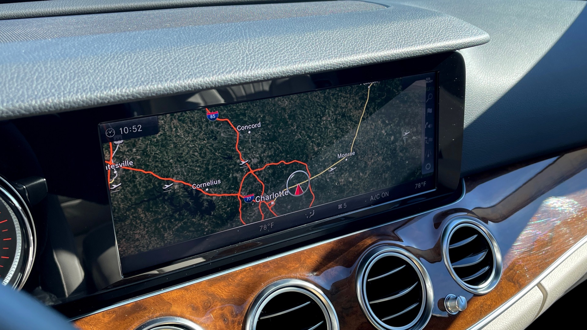 Used 2018 Mercedes-Benz E-CLASS E 300 2.0L SEDAN / RWD / 9-SPD AUTO / BLIND SPOT ASSIST / REARVIEW for sale $41,999 at Formula Imports in Charlotte NC 28227 36