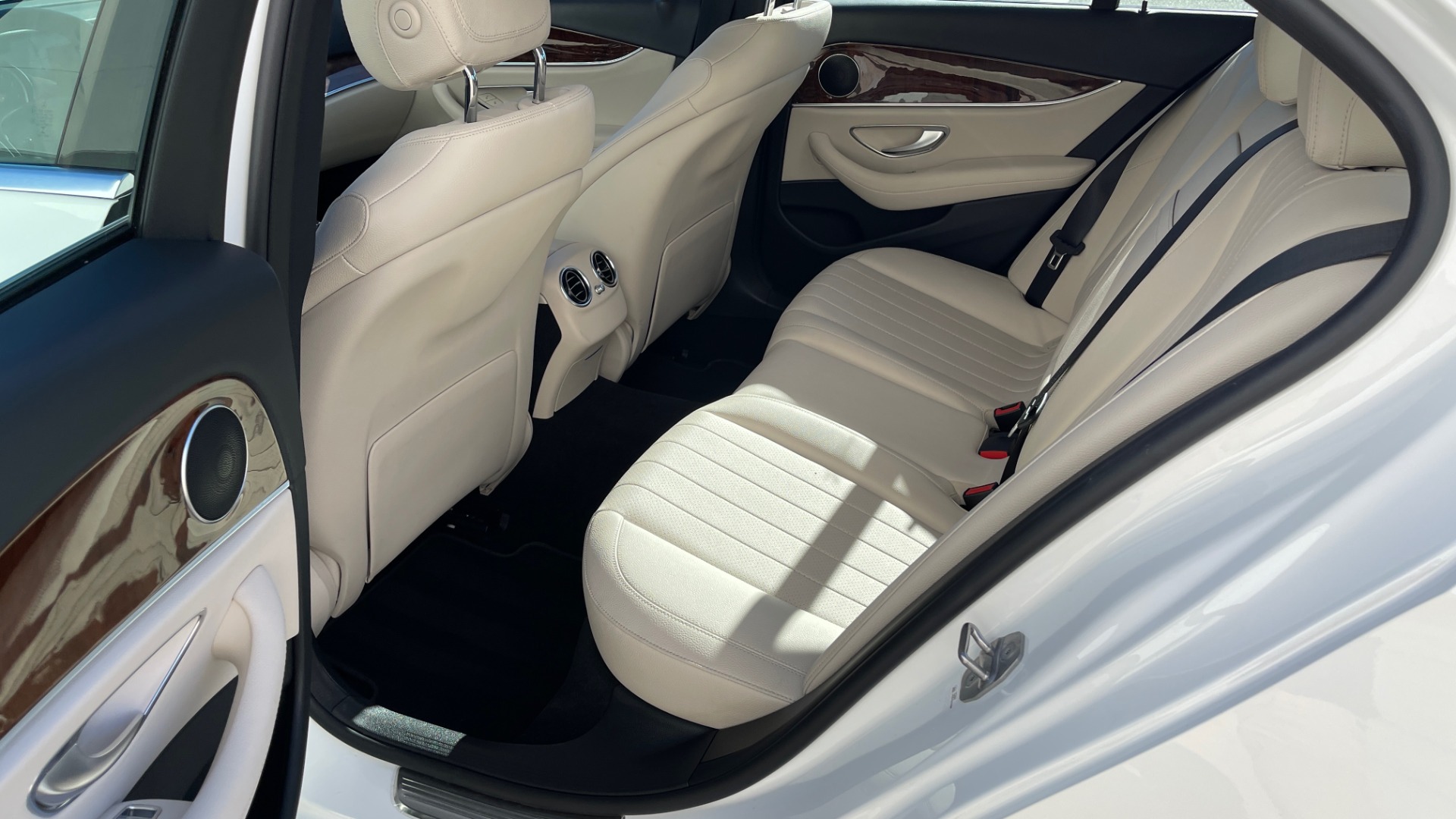 Used 2018 Mercedes-Benz E-CLASS E 300 2.0L SEDAN / RWD / 9-SPD AUTO / BLIND SPOT ASSIST / REARVIEW for sale $41,999 at Formula Imports in Charlotte NC 28227 46