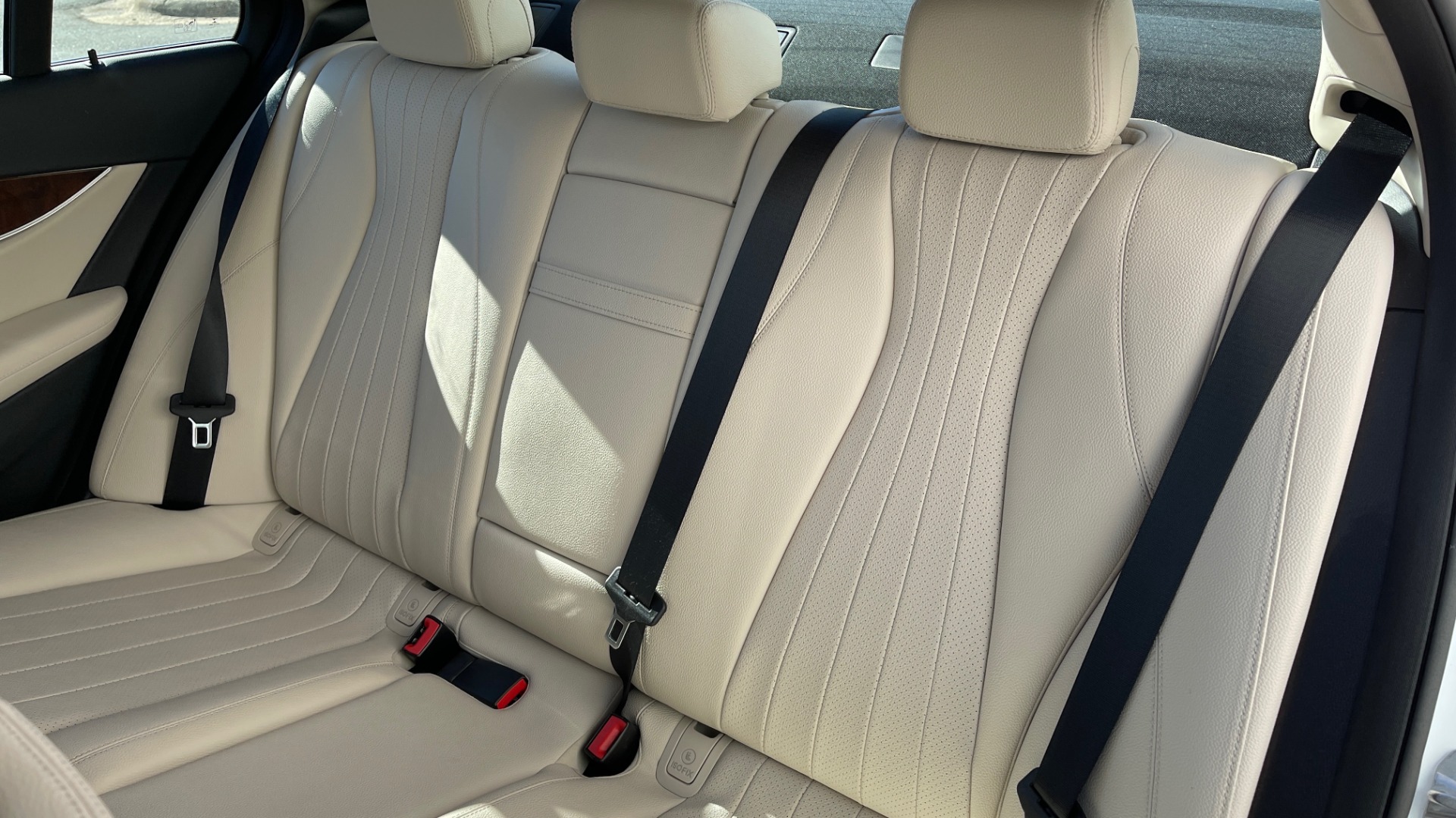 Used 2018 Mercedes-Benz E-CLASS E 300 2.0L SEDAN / RWD / 9-SPD AUTO / BLIND SPOT ASSIST / REARVIEW for sale $41,999 at Formula Imports in Charlotte NC 28227 47