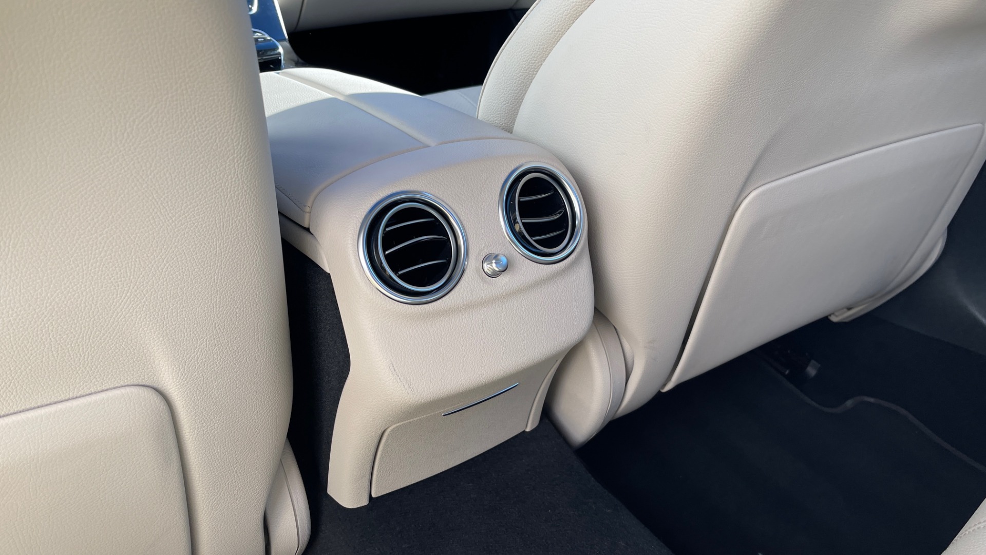Used 2018 Mercedes-Benz E-CLASS E 300 2.0L SEDAN / RWD / 9-SPD AUTO / BLIND SPOT ASSIST / REARVIEW for sale $41,999 at Formula Imports in Charlotte NC 28227 50