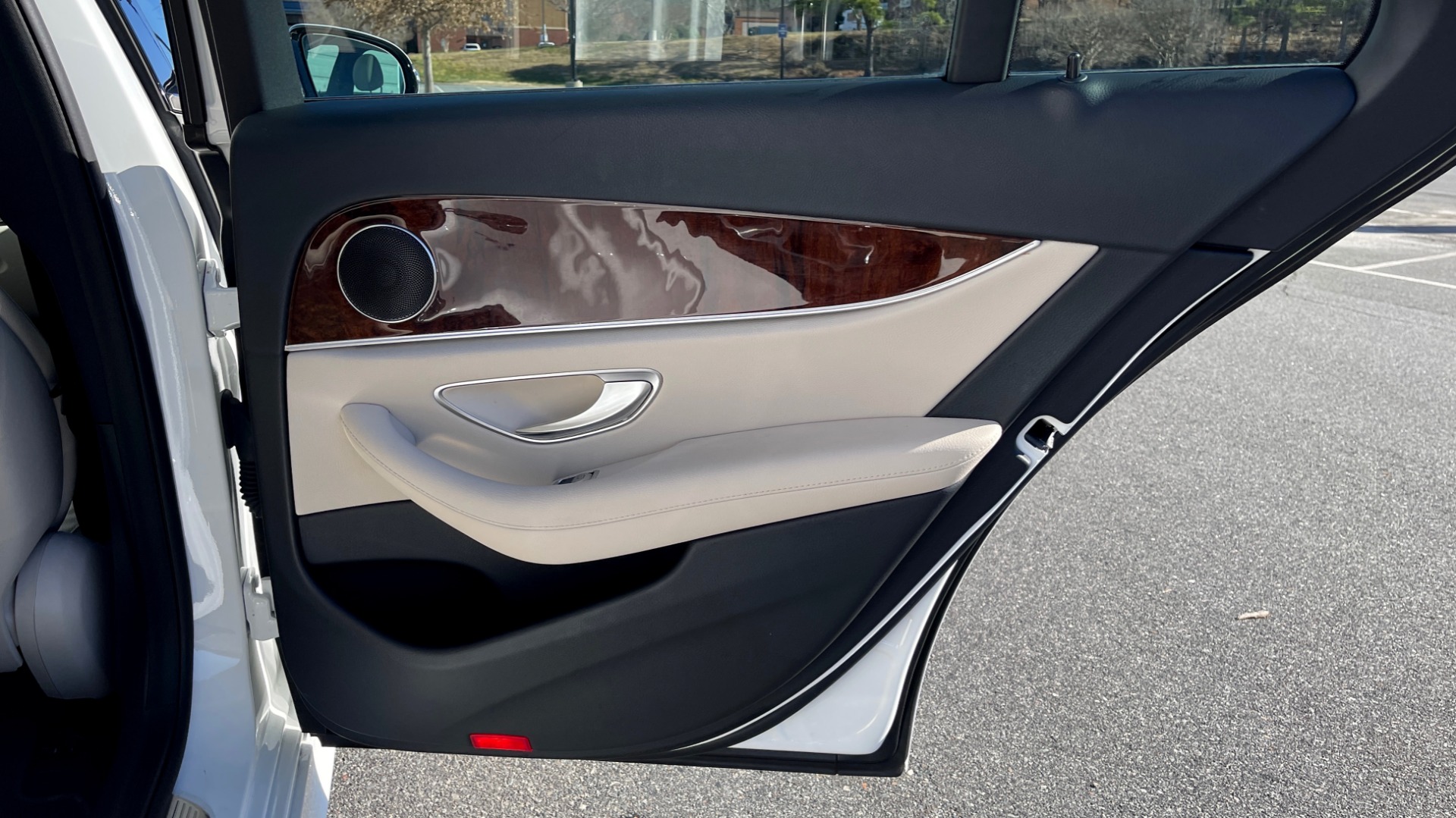 Used 2018 Mercedes-Benz E-CLASS E 300 2.0L SEDAN / RWD / 9-SPD AUTO / BLIND SPOT ASSIST / REARVIEW for sale $41,999 at Formula Imports in Charlotte NC 28227 51