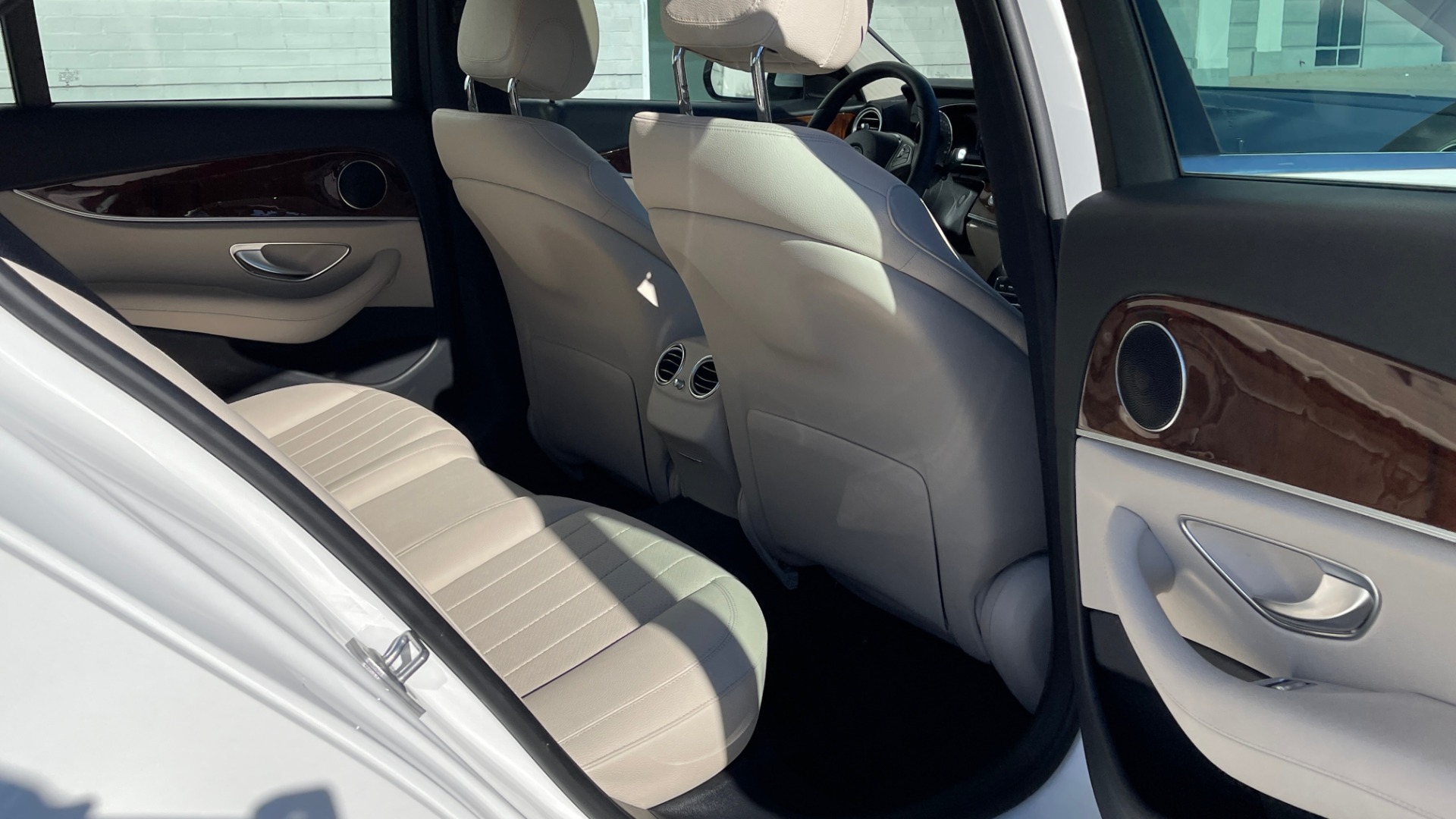 Used 2018 Mercedes-Benz E-CLASS E 300 2.0L SEDAN / RWD / 9-SPD AUTO / BLIND SPOT ASSIST / REARVIEW for sale $41,999 at Formula Imports in Charlotte NC 28227 53