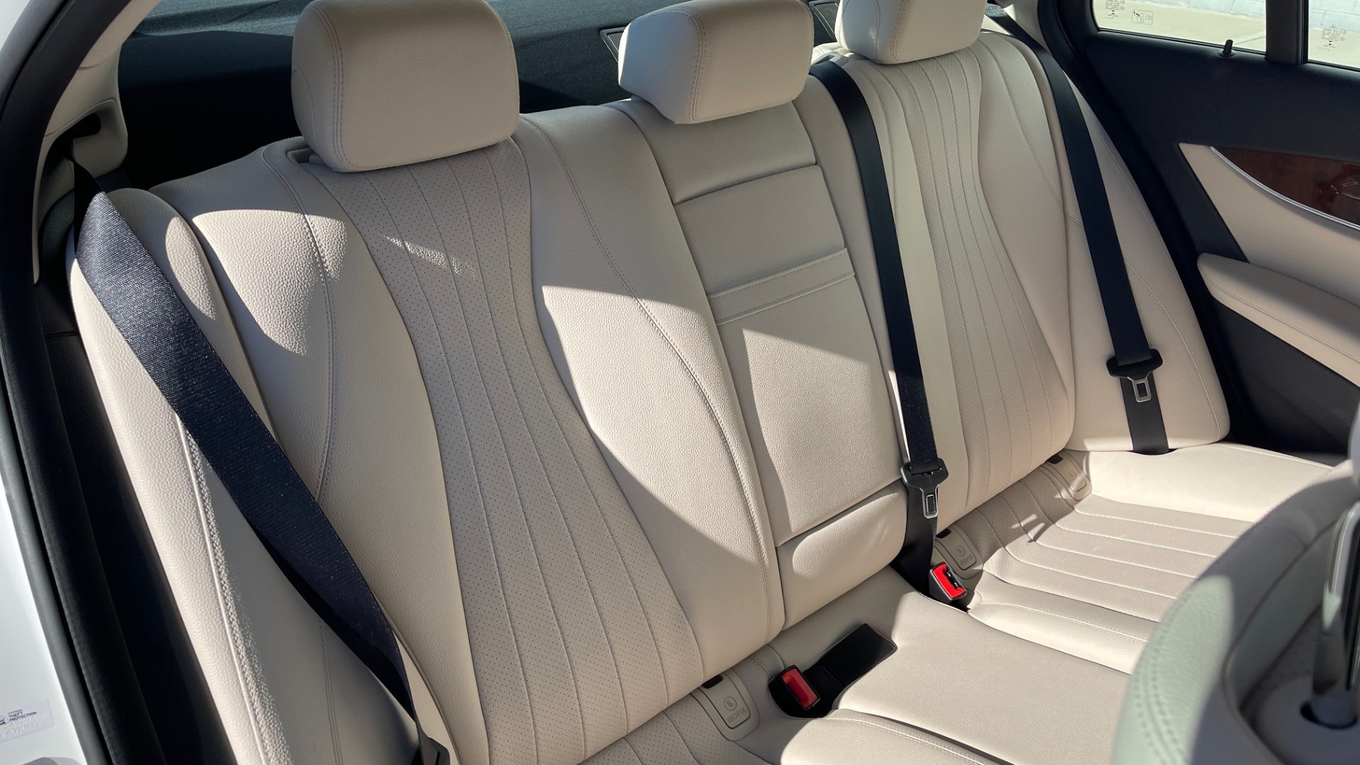 Used 2018 Mercedes-Benz E-CLASS E 300 2.0L SEDAN / RWD / 9-SPD AUTO / BLIND SPOT ASSIST / REARVIEW for sale $41,999 at Formula Imports in Charlotte NC 28227 54