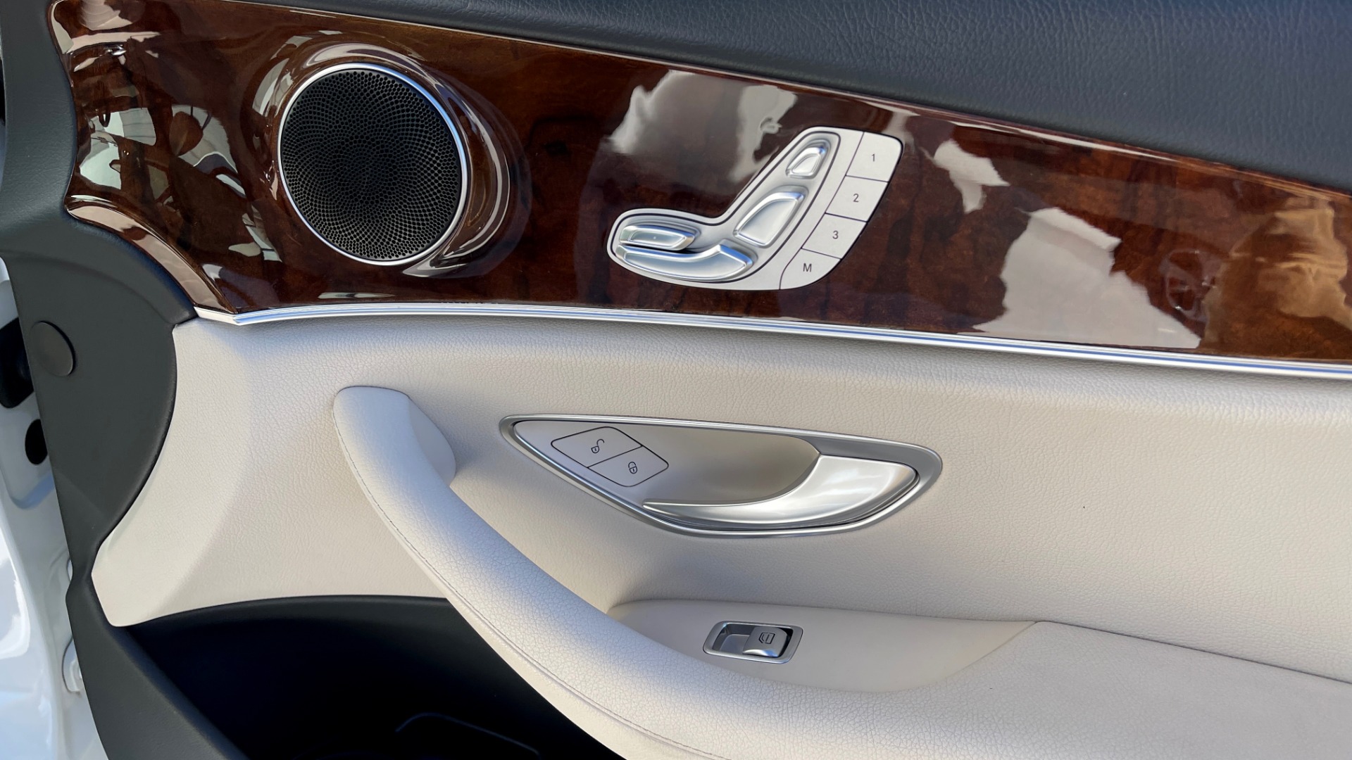 Used 2018 Mercedes-Benz E-CLASS E 300 2.0L SEDAN / RWD / 9-SPD AUTO / BLIND SPOT ASSIST / REARVIEW for sale $41,999 at Formula Imports in Charlotte NC 28227 56