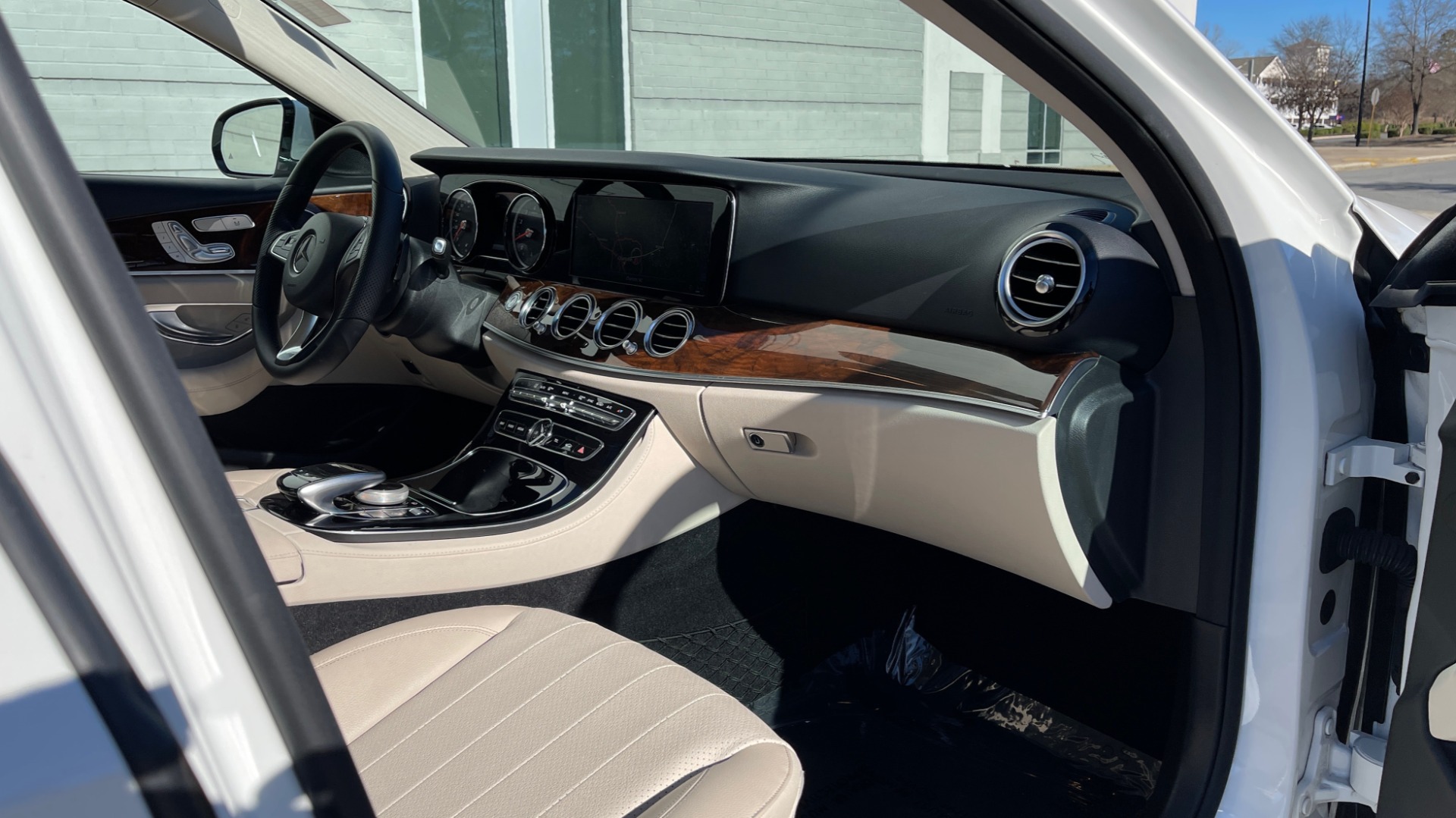 Used 2018 Mercedes-Benz E-CLASS E 300 2.0L SEDAN / RWD / 9-SPD AUTO / BLIND SPOT ASSIST / REARVIEW for sale $41,999 at Formula Imports in Charlotte NC 28227 57